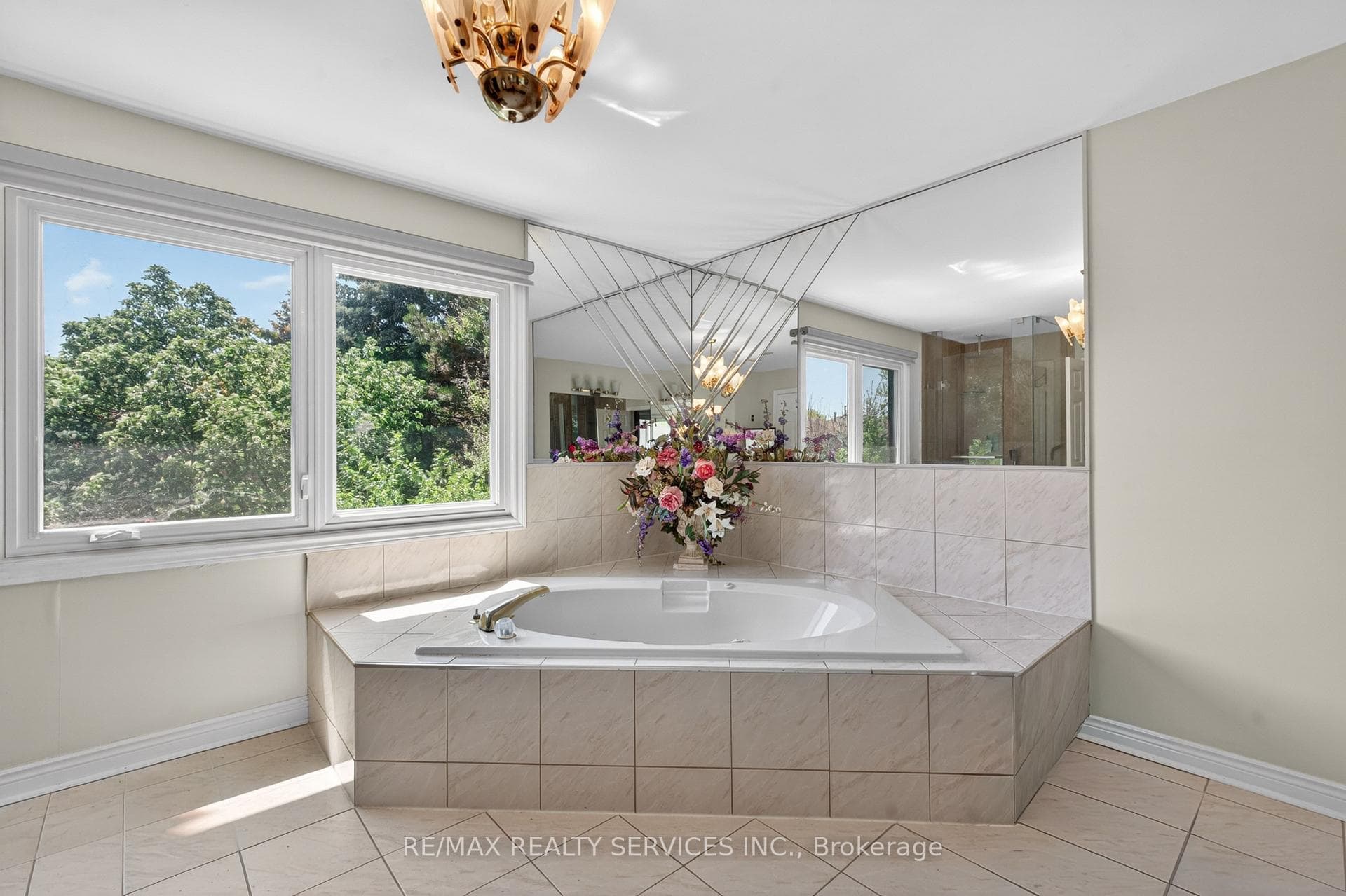 2069 Schoolmaster Circle - Detached photo 33 of 49 in Oakville, Ontario