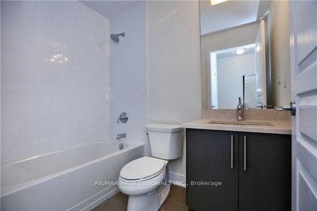128 Garden Drive Unit 323 - Condo photo 15 of 17 in Oakville, Ontario
