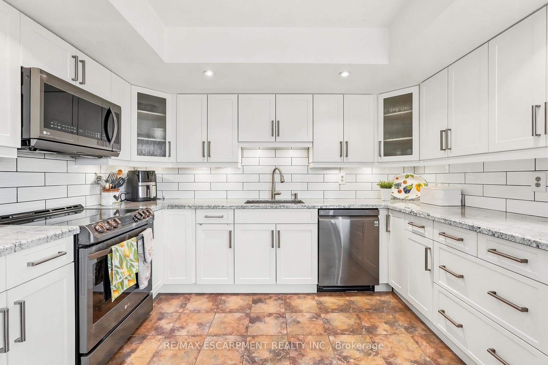 1201 North Shore Boulevard Unit 1003 - Condo photo 12 of 43 in Burlington, Ontario