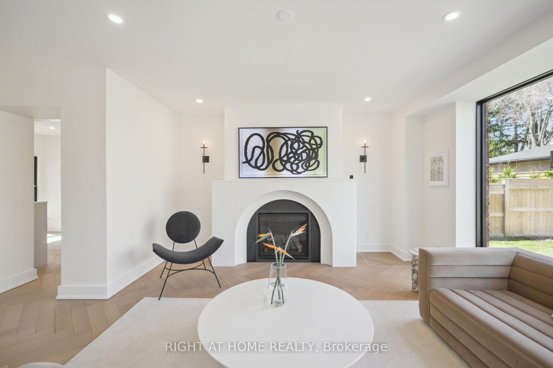 2187 Lakeshore Road - Detached photo 11 of 28 in Burlington, Ontario