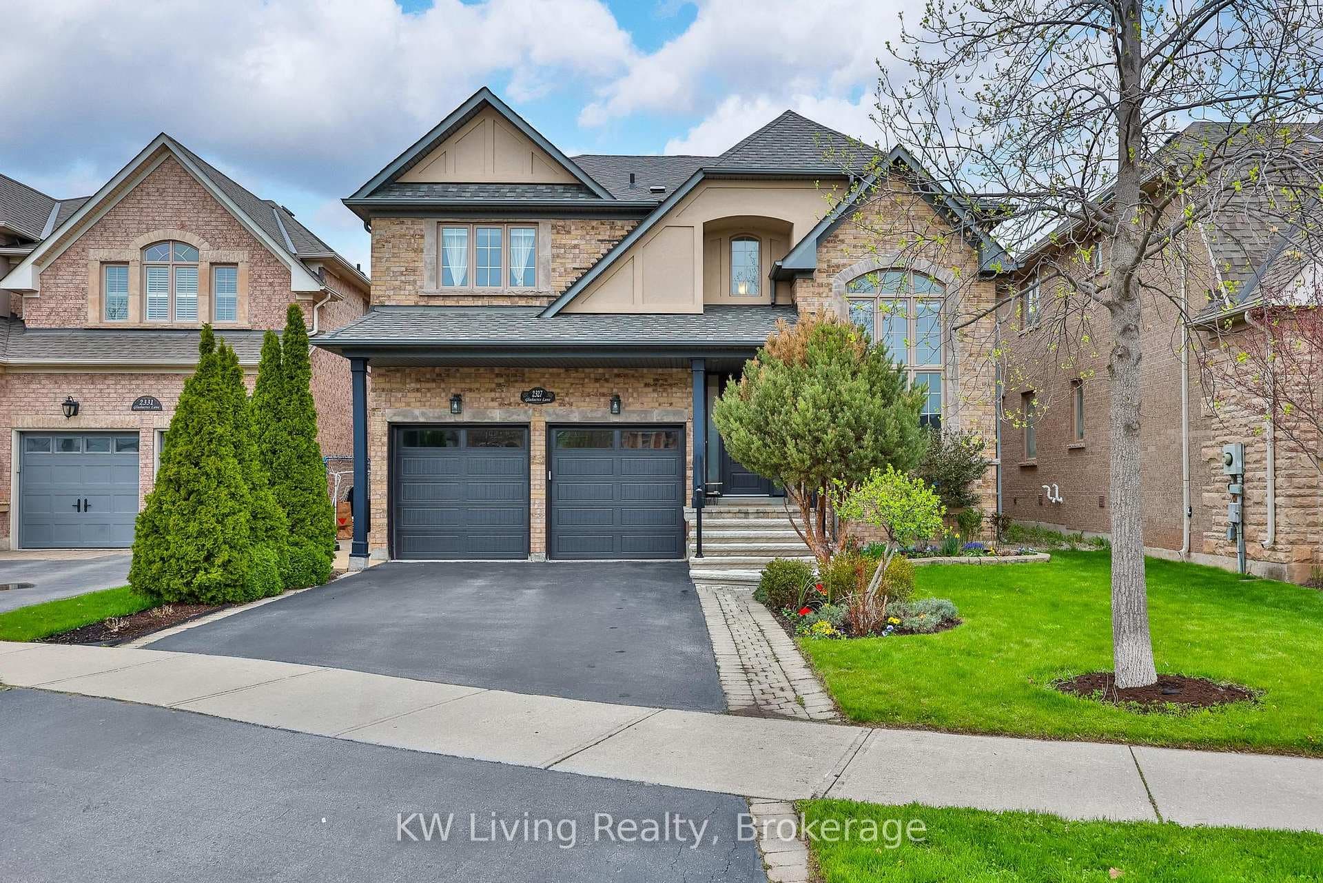 2327 Gladacres Lane - Detached photo 2 of 42 in Oakville, Ontario