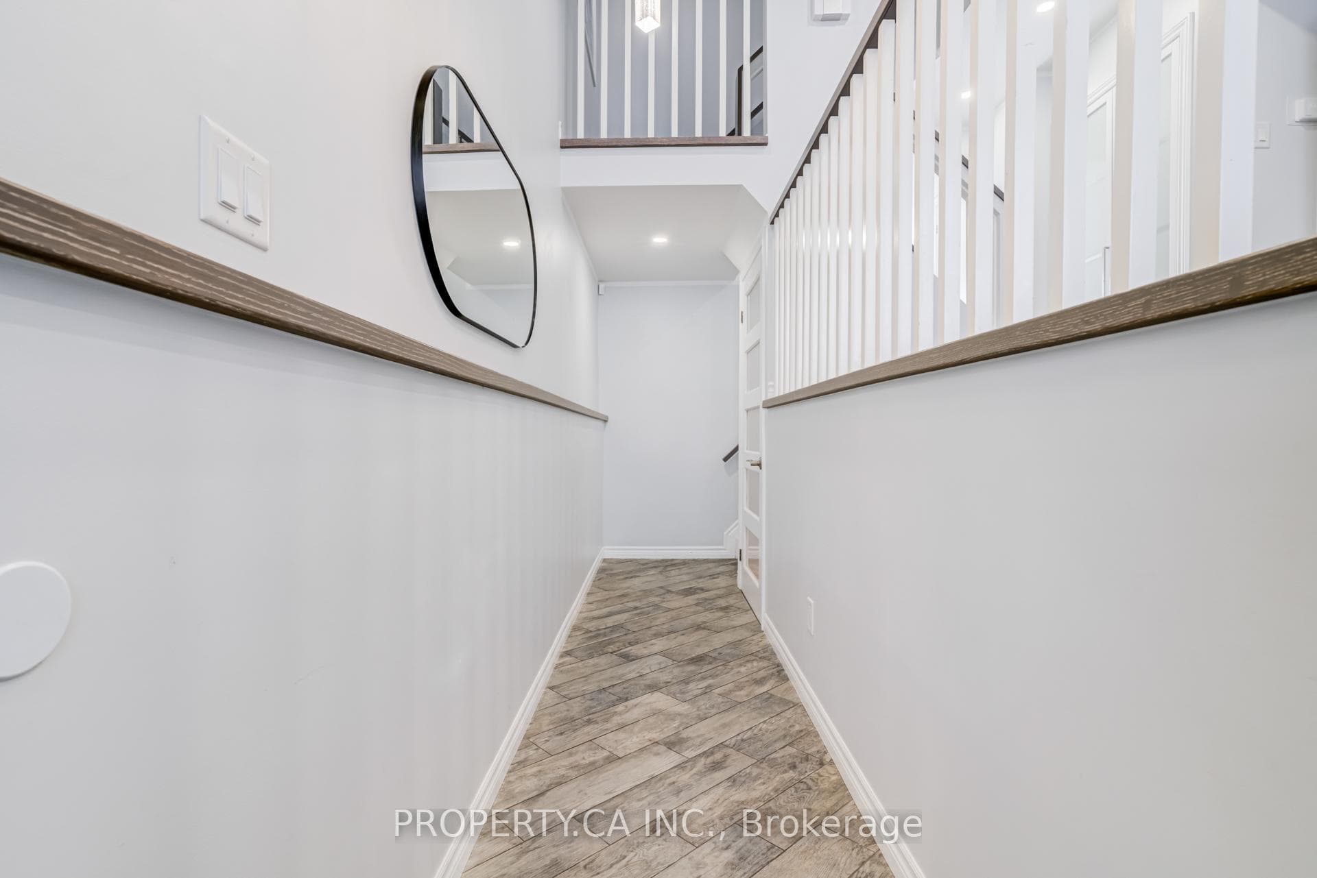 1050 Bristol Road Unit 45 - Condo photo 3 of 34 in Mississauga, Ontario
