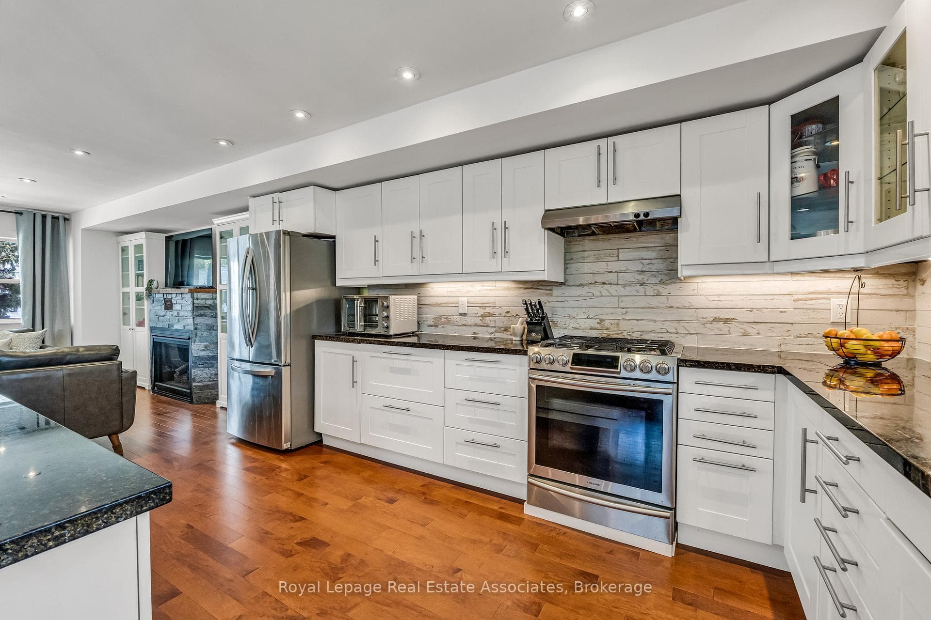 1043 Shaw Drive - Detached photo 9 of 45 in Mississauga, Ontario