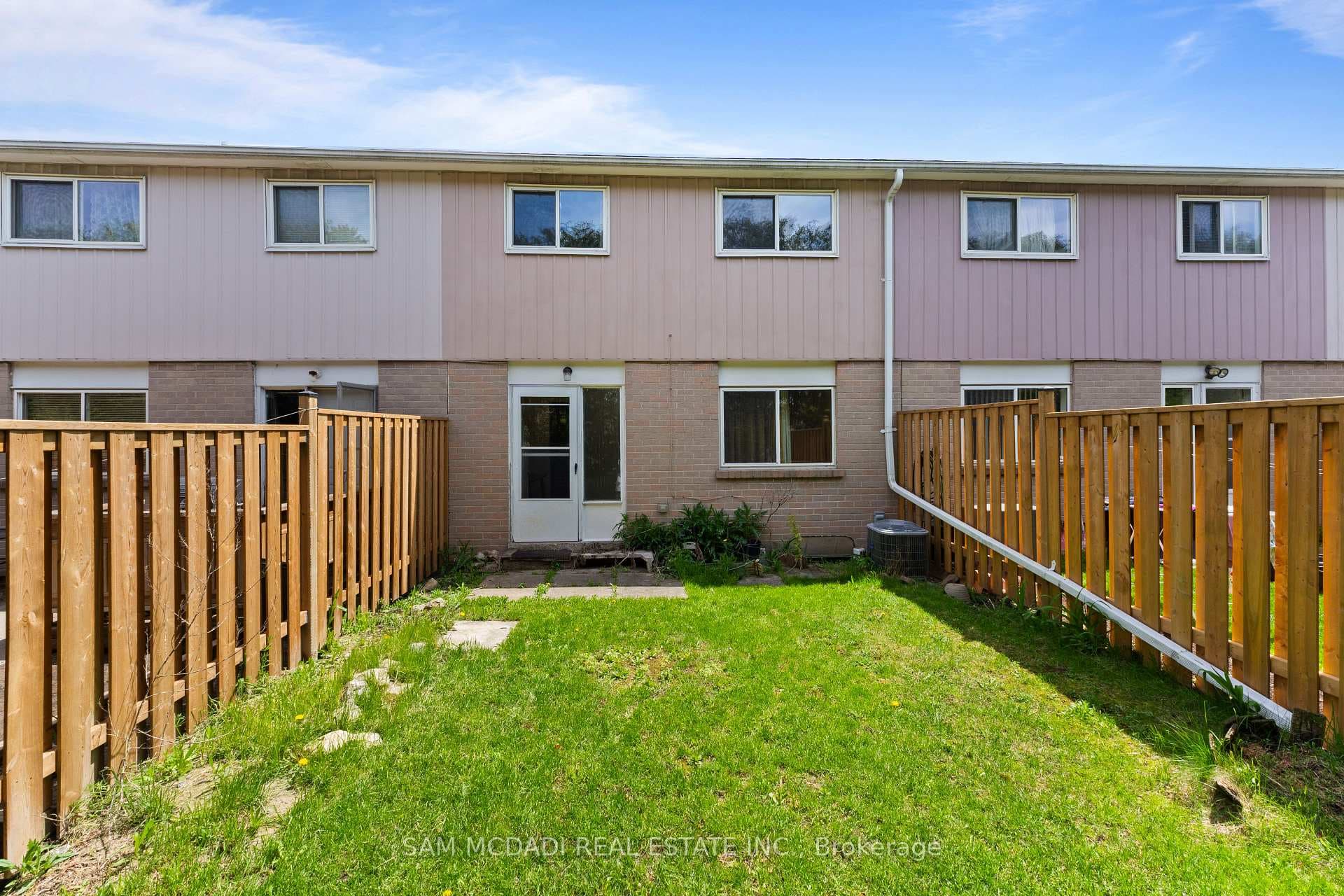 250 Orton Pk Road Unit 25 - Condo photo 18 of 23 in Scarborough (West Hill / Highland Creek), Ontario