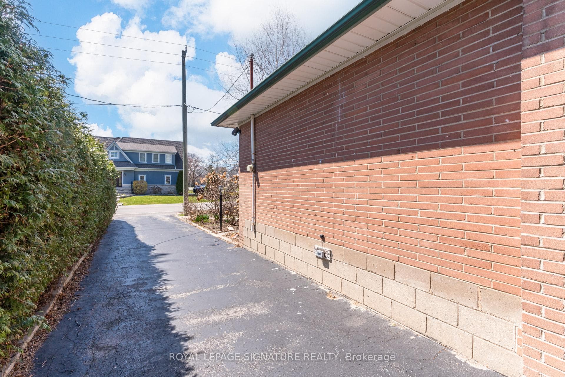 411 Maplehurst Avenue - Detached photo 4 of 31 in Oakville, Ontario