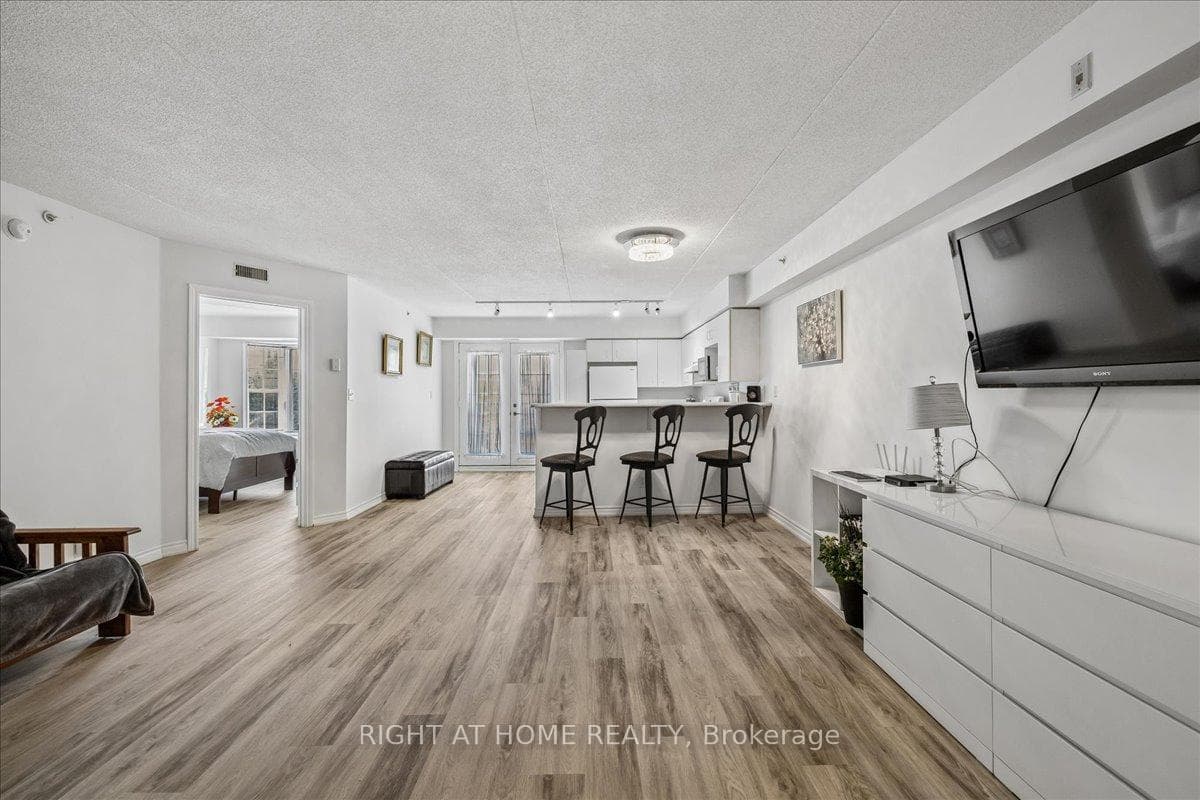 1451 Walker's Line Unit Unit # 312 - Condo photo 11 of 47 in Burlington, Ontario