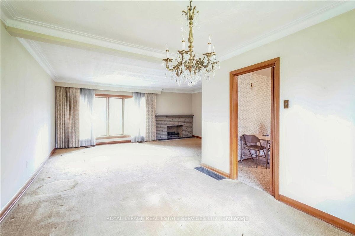 151 Wedgewood Drive - Detached photo 8 of 36 in Oakville, Ontario