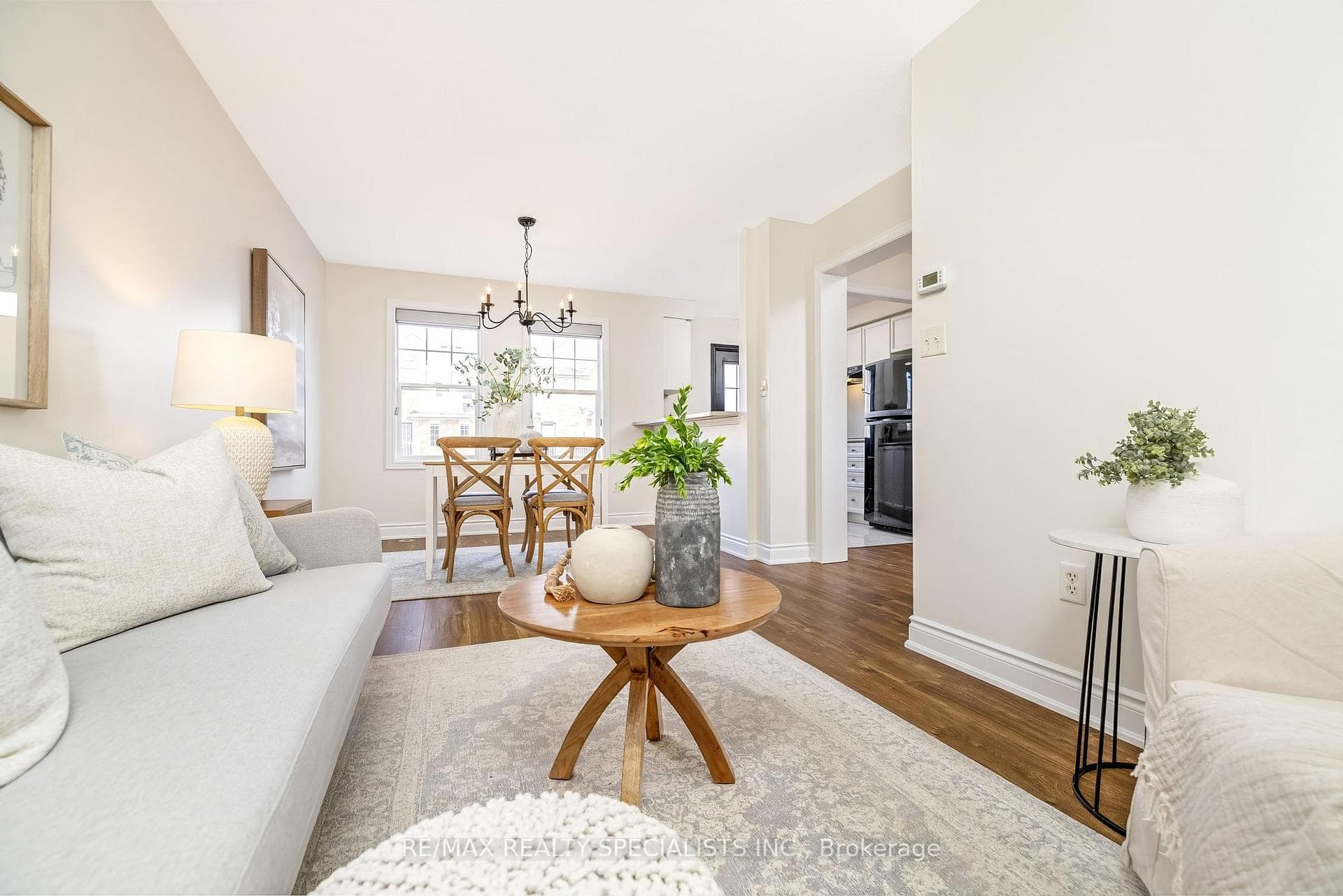 3032 Drumloch Avenue - Townhouse photo 8 of 29 in Oakville, Ontario