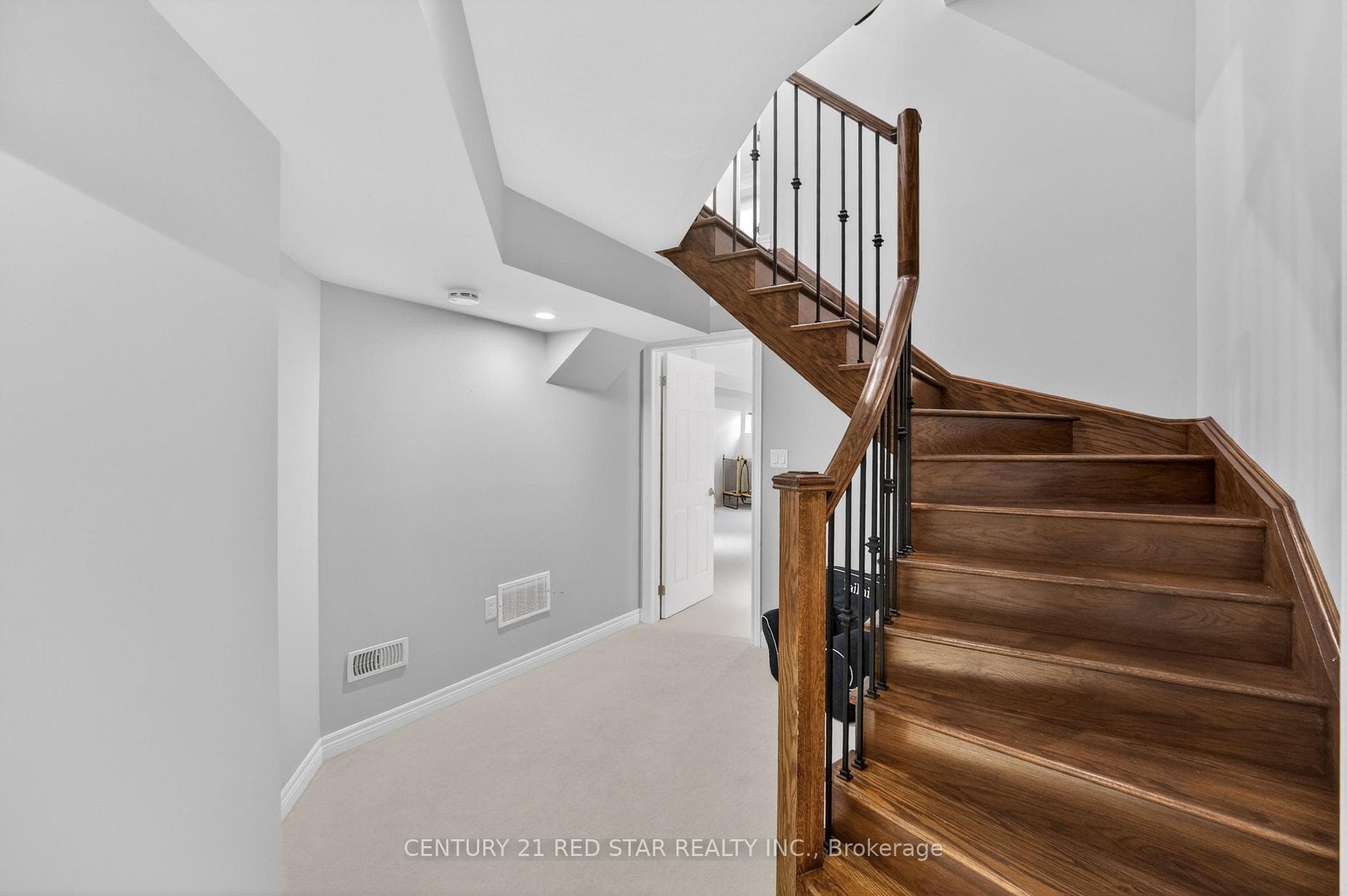2416 Village Common - Townhouse photo 42 of 50 in Oakville, Ontario