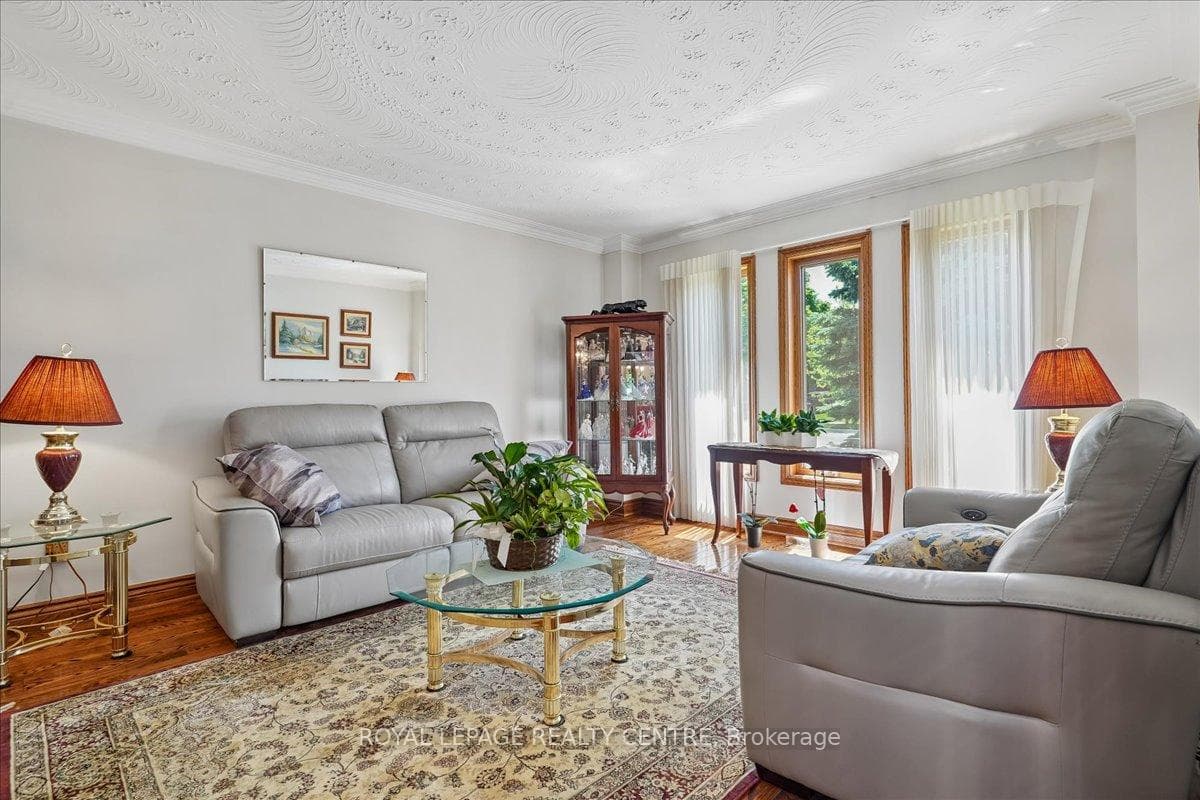 1869 Folkway Drive - Detached photo 9 of 49 in Mississauga, Ontario