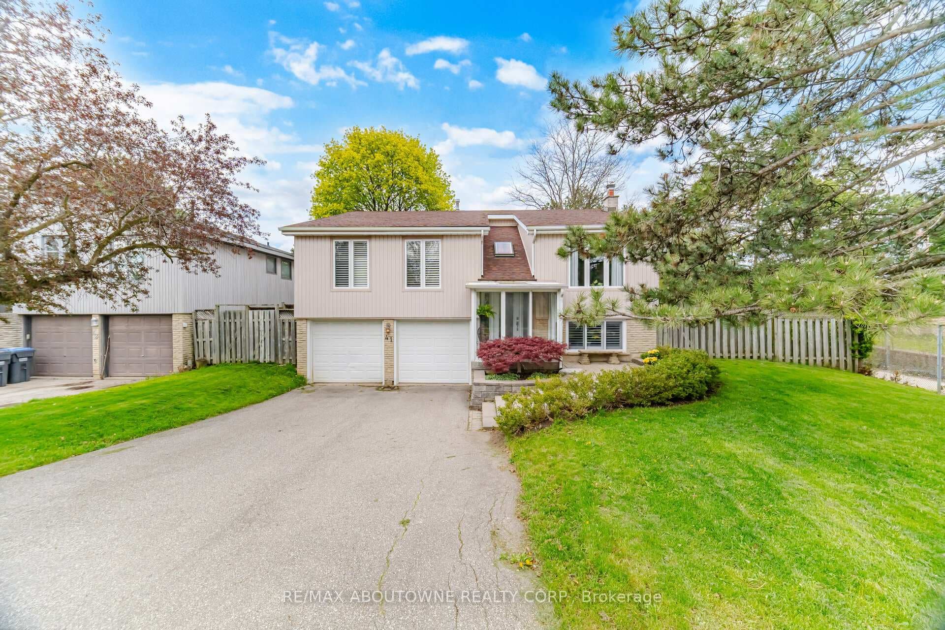 41 Plainsman Road - Detached photo 2 of 37 in Mississauga, Ontario