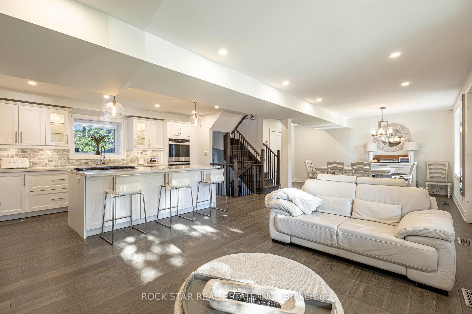 2055 Courtland Crescent - Detached photo 8 of 40 in Mississauga, Ontario