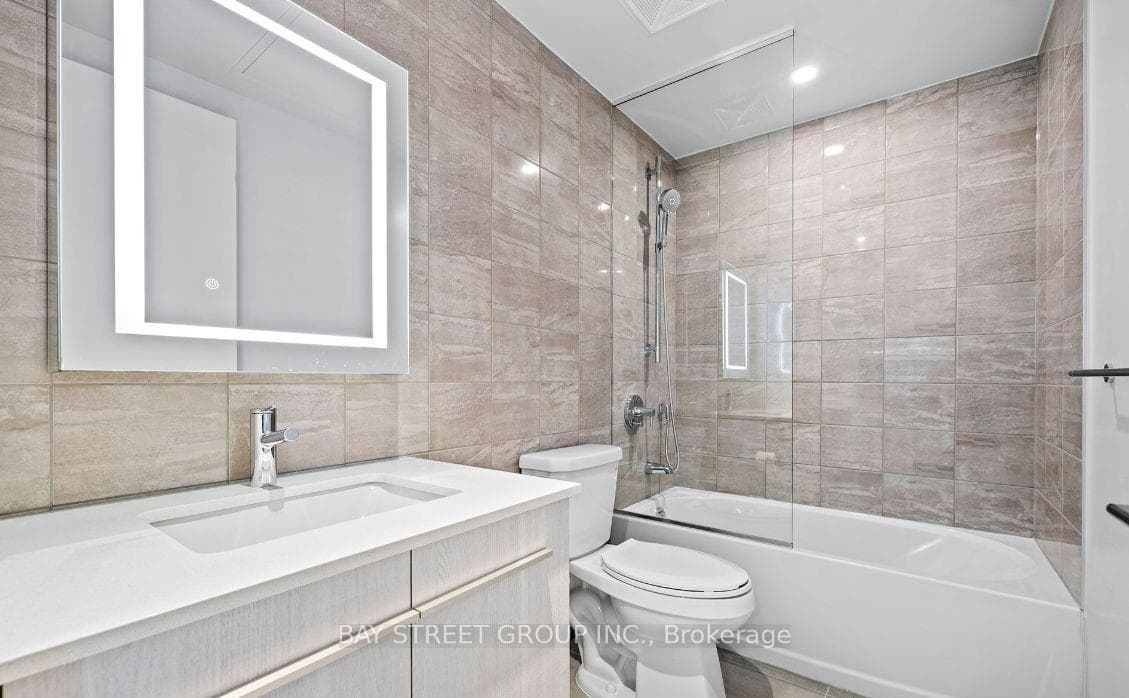 8 cumberland Street Unit 2009 - Condo photo 10 of 19 in Annex / Yorkville / Summerhill, Ontario