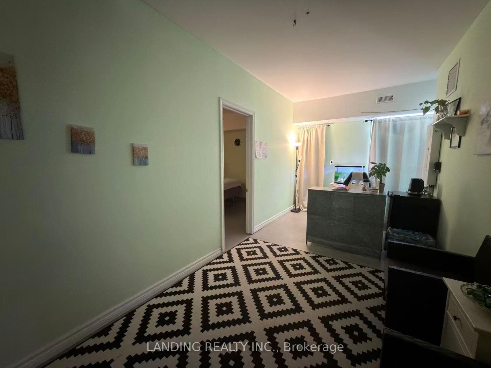 3070B Hurontario Street - Commercial photo 1 of 7 in Mississauga, Ontario