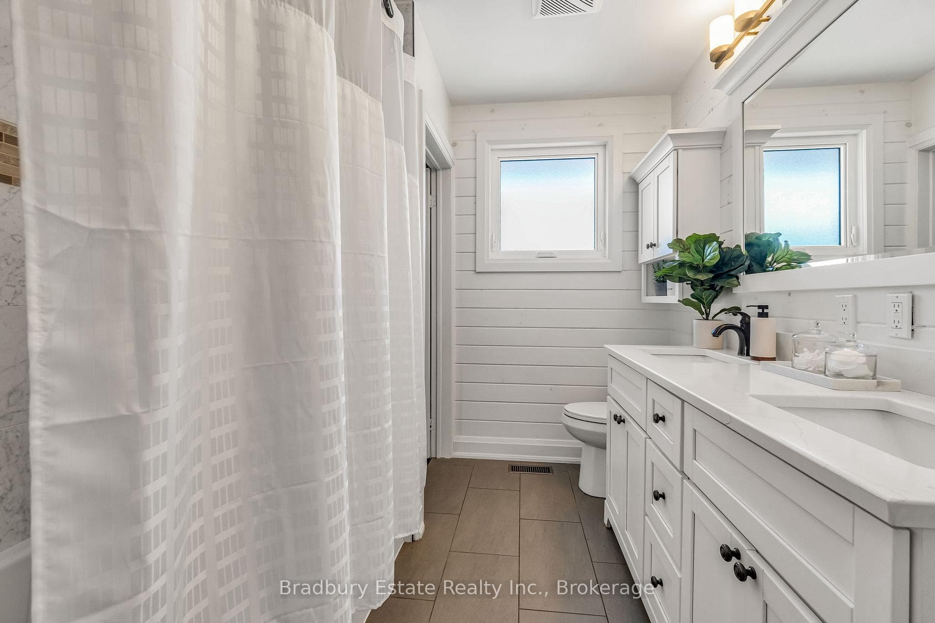 498 Wicklow Road - Detached photo 18 of 39 in Burlington, Ontario