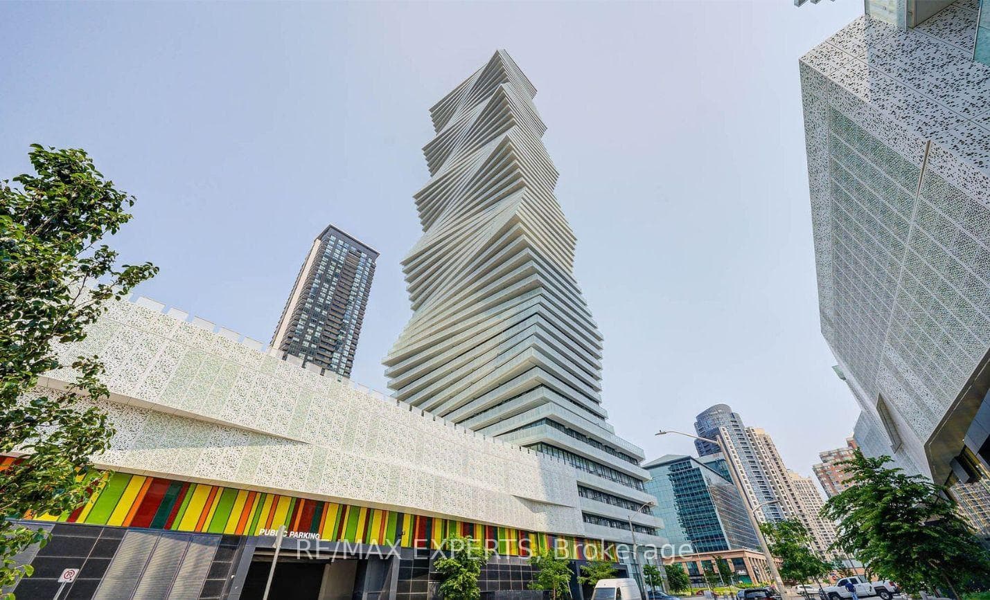 3900 Confederation Parkway Unit 2710 - home for sale in Mississauga, Ontario