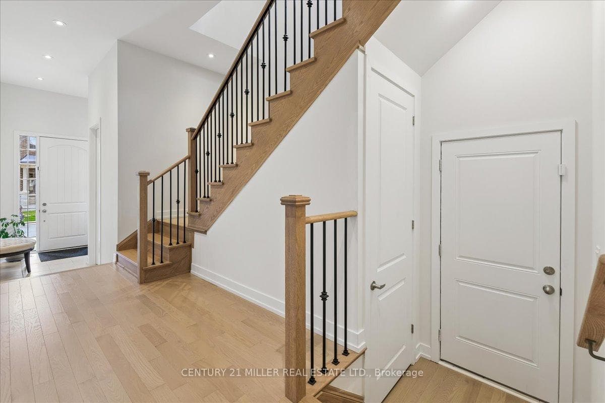 1358 Loon Lane - Detached photo 4 of 40 in Oakville, Ontario