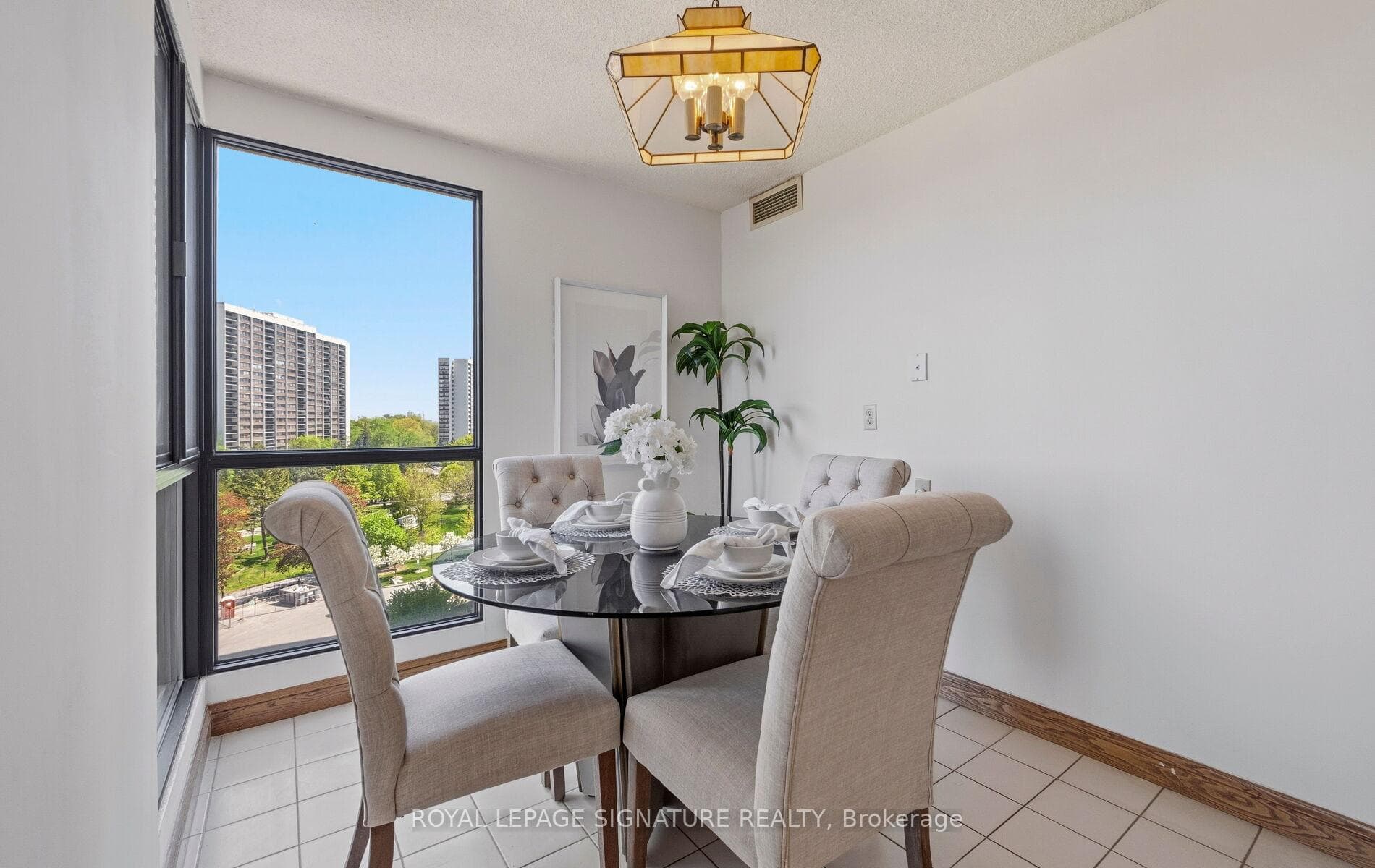 3 Concorde Place Unit 805 - Condo photo 9 of 36 in Don Mills / Parkwoods / Victoria Village, Ontario