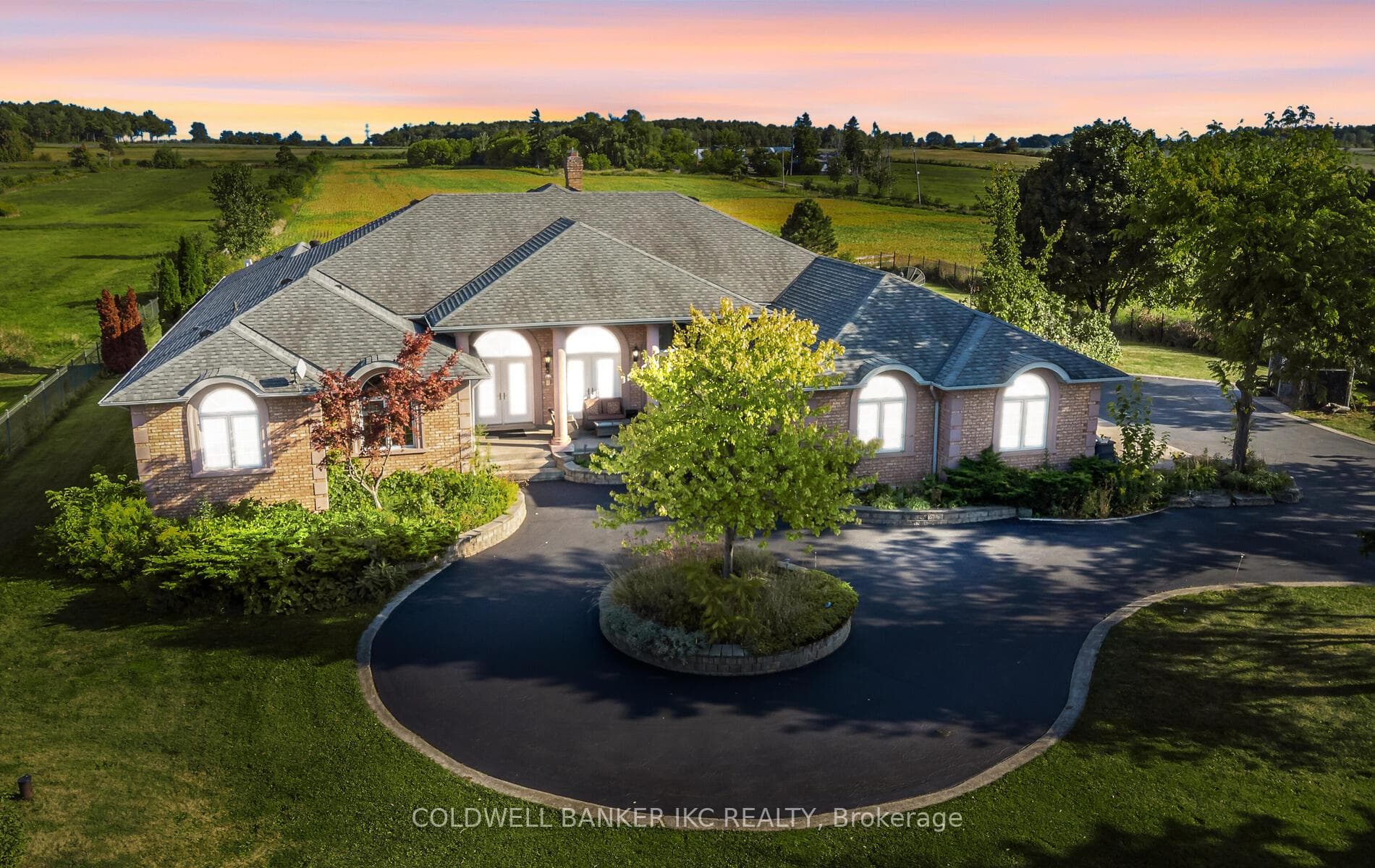 2738 Lower Base Line Street - home for sale in Milton, Ontario