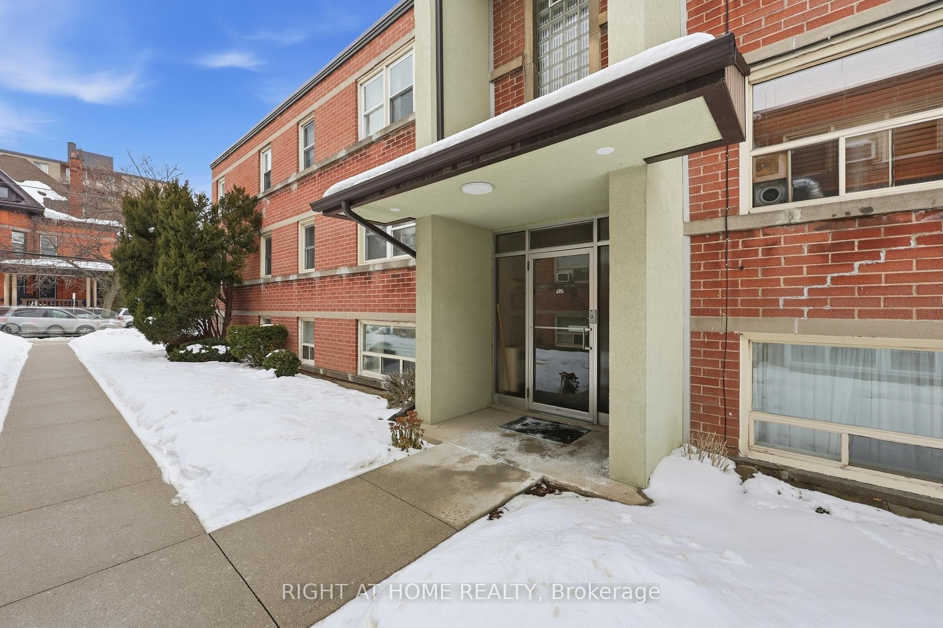 223 MacNab Street Unit 11 - Condo photo 4 of 17 in Hamilton, Ontario
