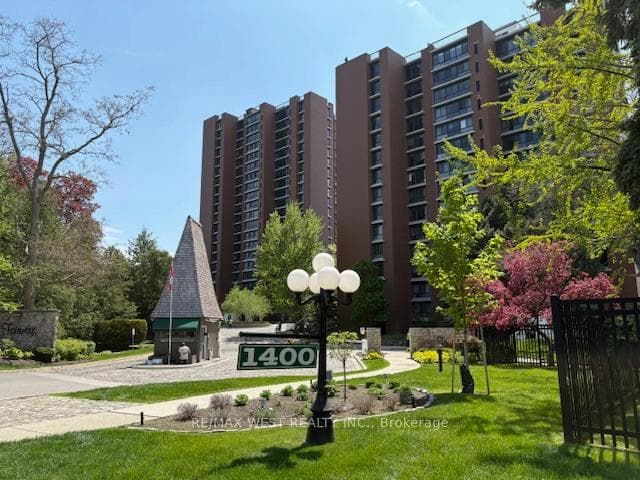 1400 Dixie Road Unit 604 - home for sale in Mississauga, Ontario