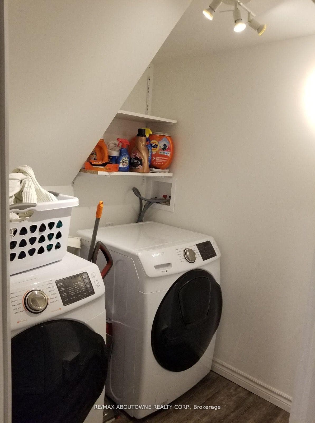 1601 Sandgate Crescent - Semi-Detached photo 23 of 35 in Mississauga, Ontario