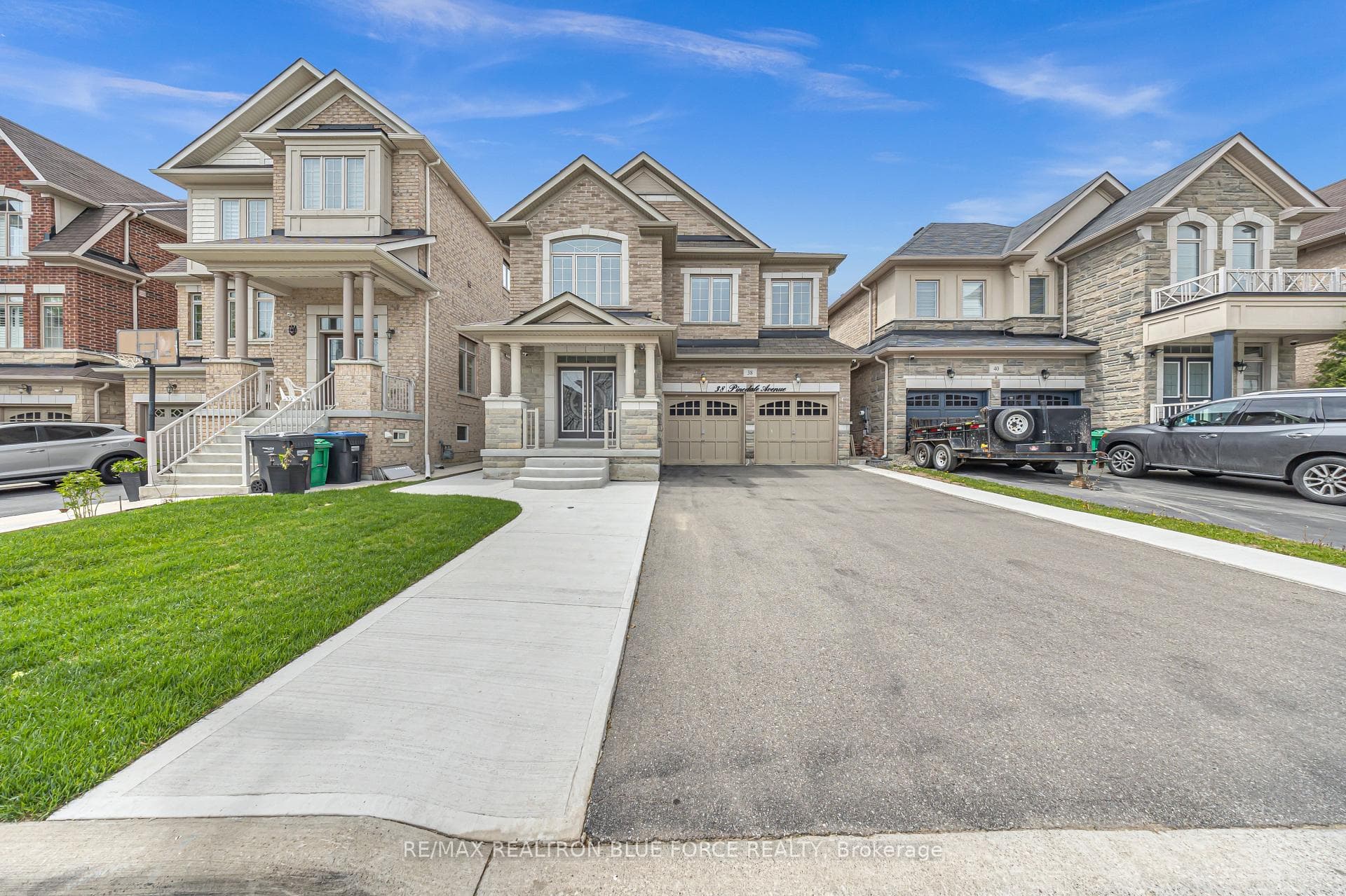 38 Pinedale Avenue - Detached photo 2 of 50 in Caledon, Ontario
