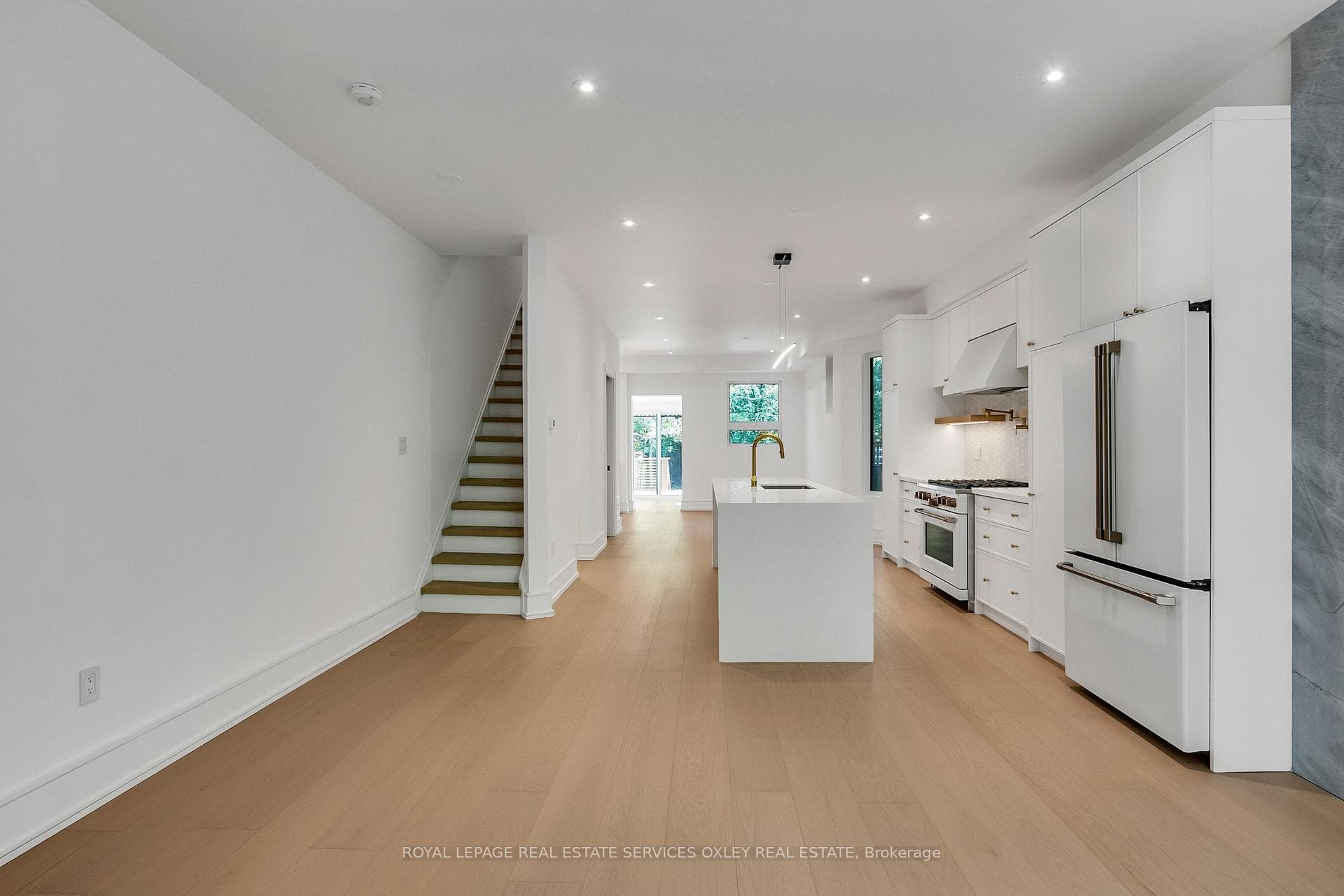 195 Albany Avenue - Semi-Detached photo 3 of 44 in Annex / Yorkville / Summerhill, Ontario