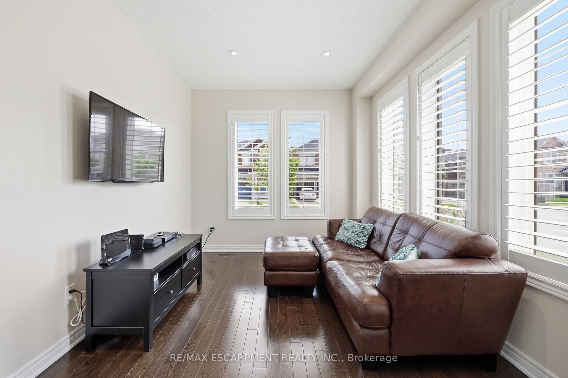 4645 Doug Wright Drive - Detached photo 5 of 47 in Burlington, Ontario