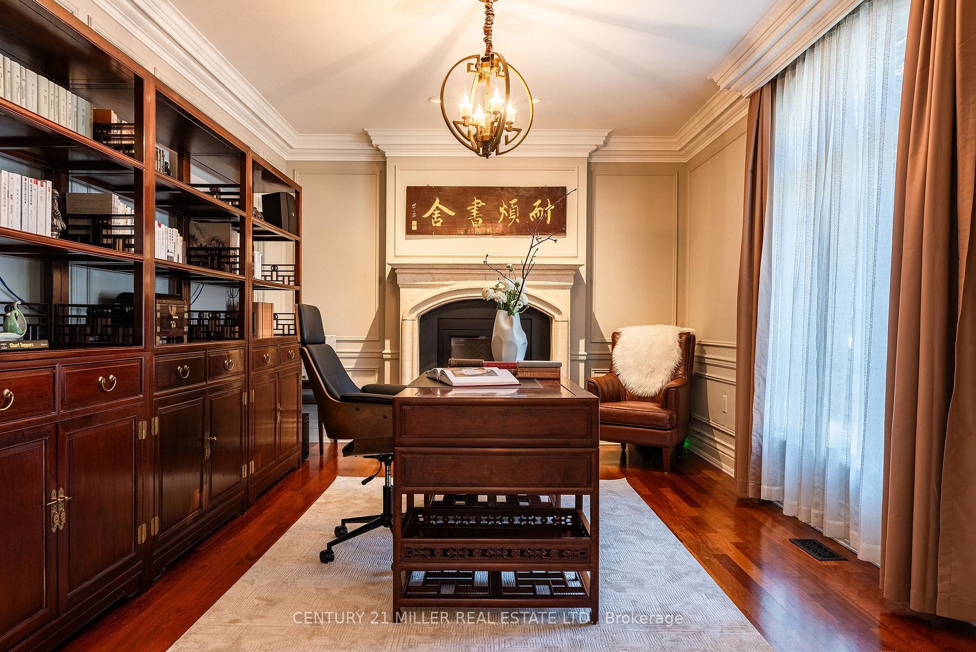 2096 Lakeshore Road - Detached photo 18 of 48 in Oakville, Ontario
