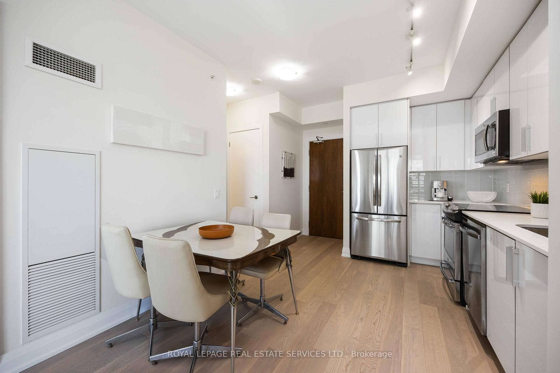 2212 Lake Shore Boulevard Unit 3807 - Condo photo 10 of 44 in Liberty Village / Parkdale / South Parkdale, Ontario
