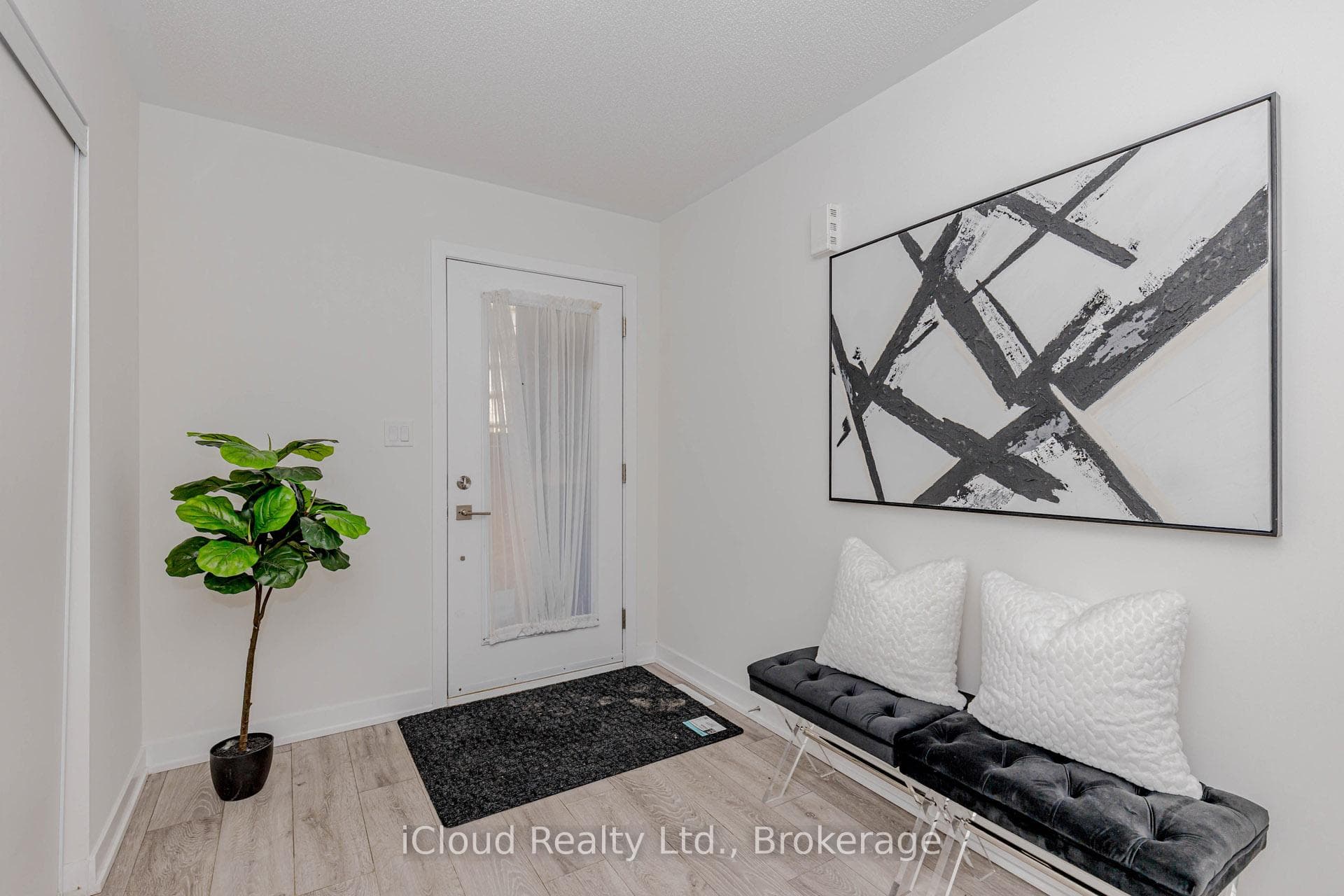 3189 BASTEDO Common Unit 69 - Townhouse photo 8 of 50 in Burlington, Ontario