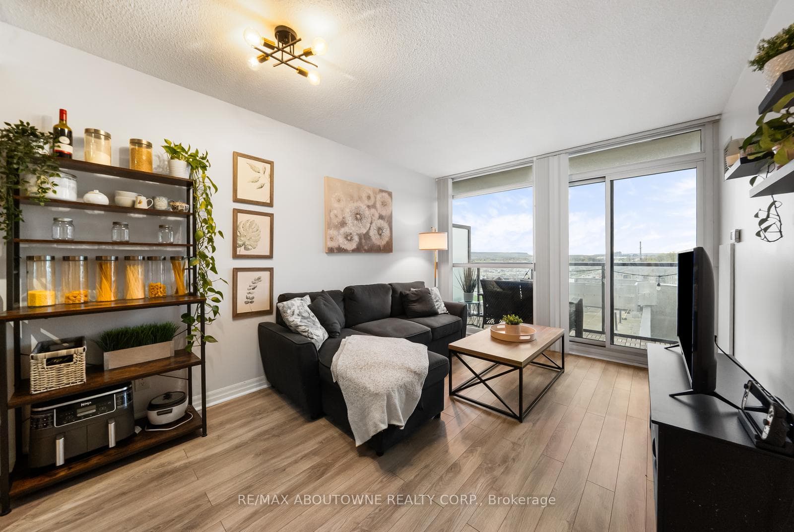 1940 Ironstone Drive Unit 808 - Condo photo 15 of 33 in Burlington, Ontario