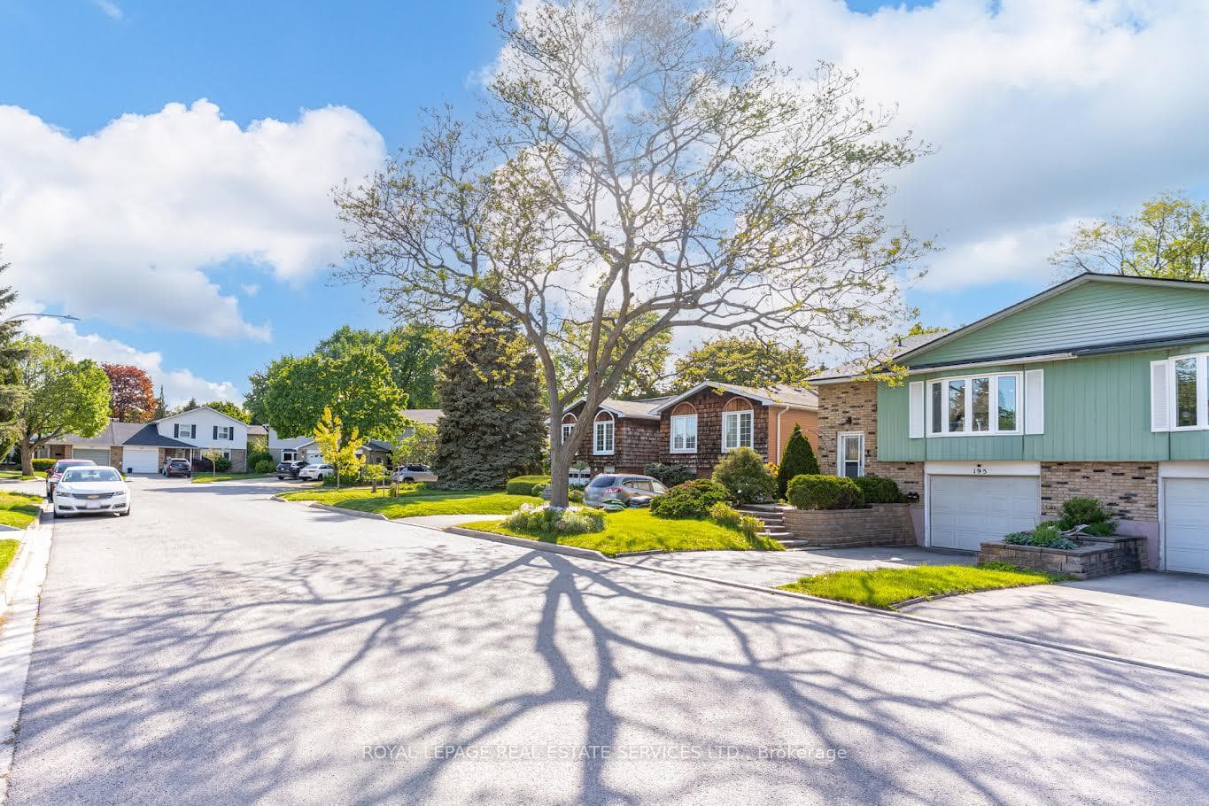 195 Cullum Court - Semi-Detached photo 3 of 43 in Burlington, Ontario