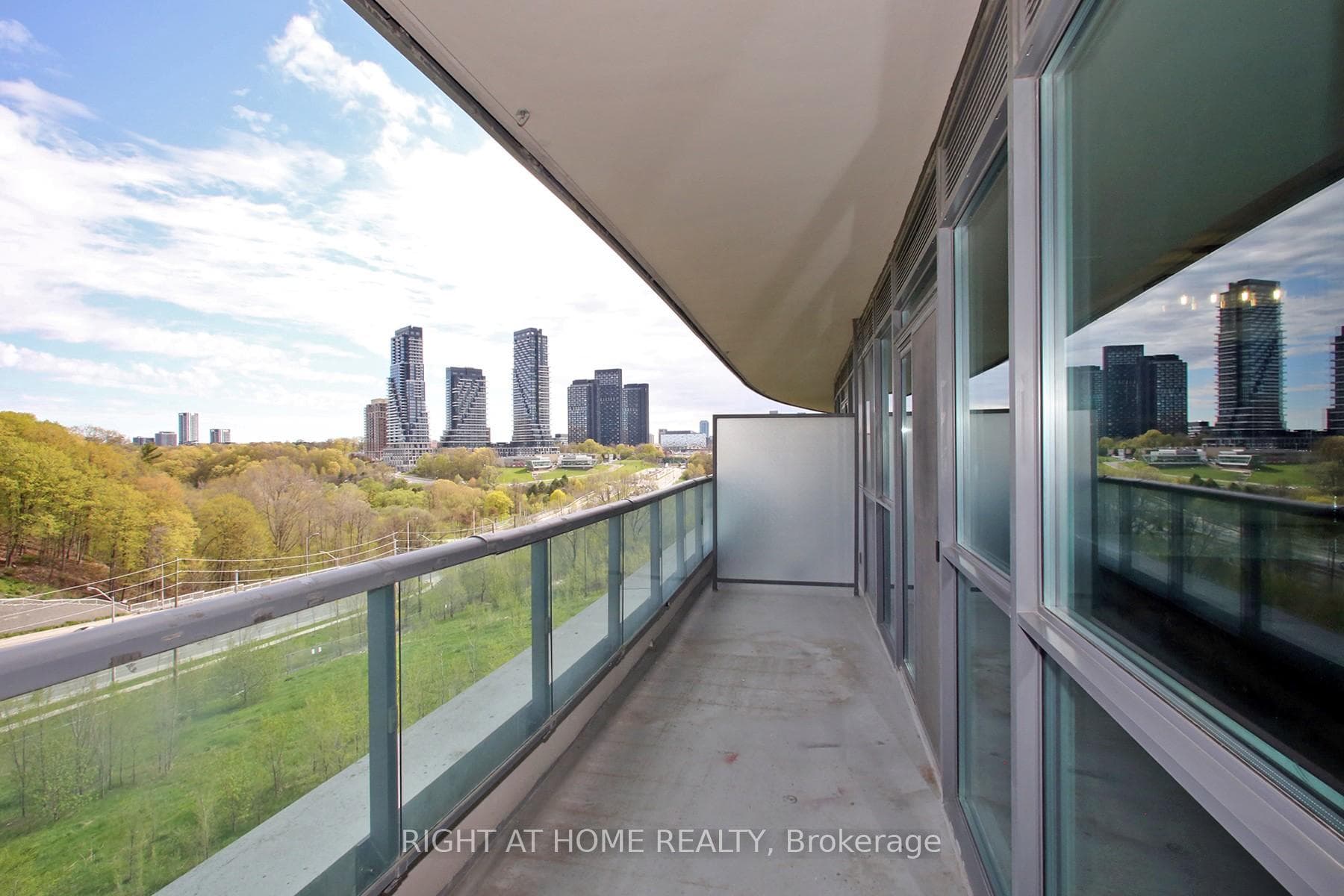 35 Brian Peck Crescent Unit 303 - Condo photo 22 of 22 in Flemingdon Park / Don Mills, Ontario
