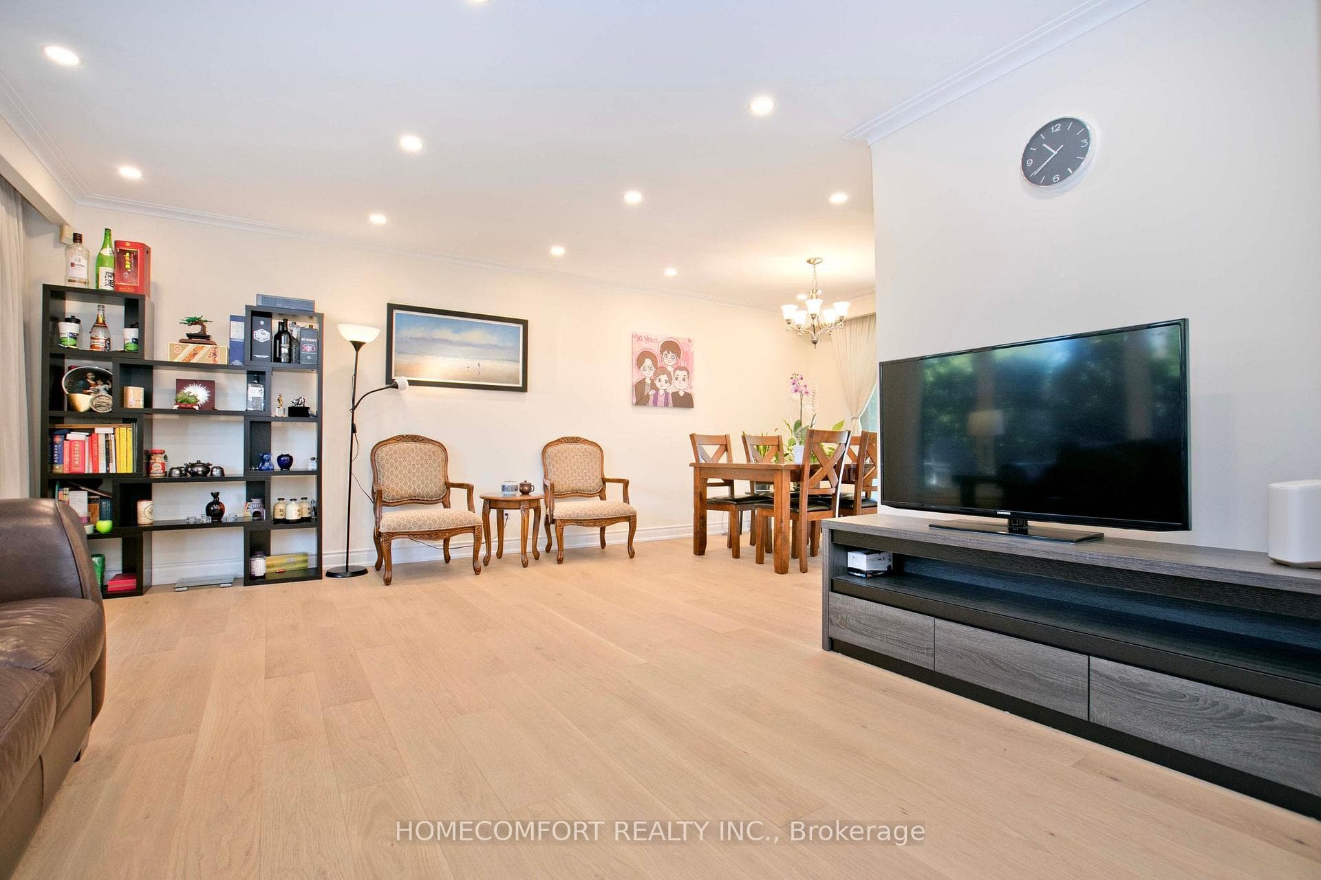 19 Oldborough Circle - Detached photo 4 of 37 in Hillcrest Village / Bayview Village, Ontario