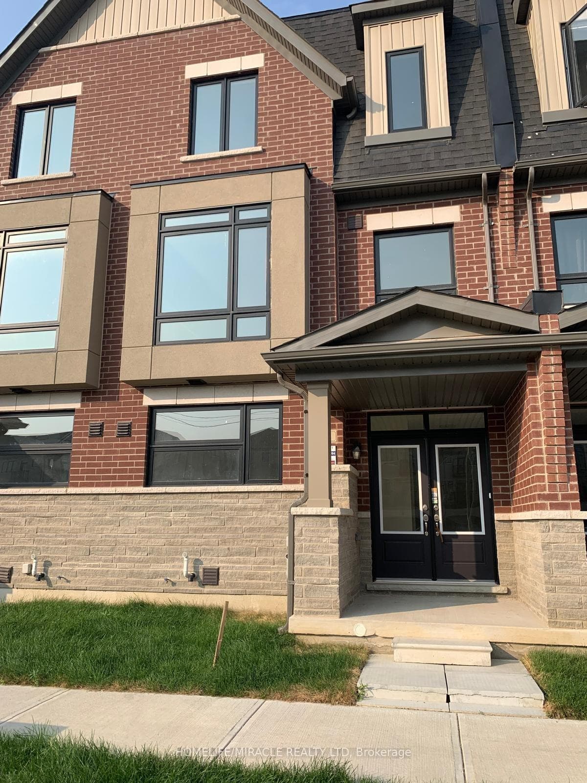 72 Coolhurst Avenue - Townhouse photo 1 of 24 in Brampton, Ontario