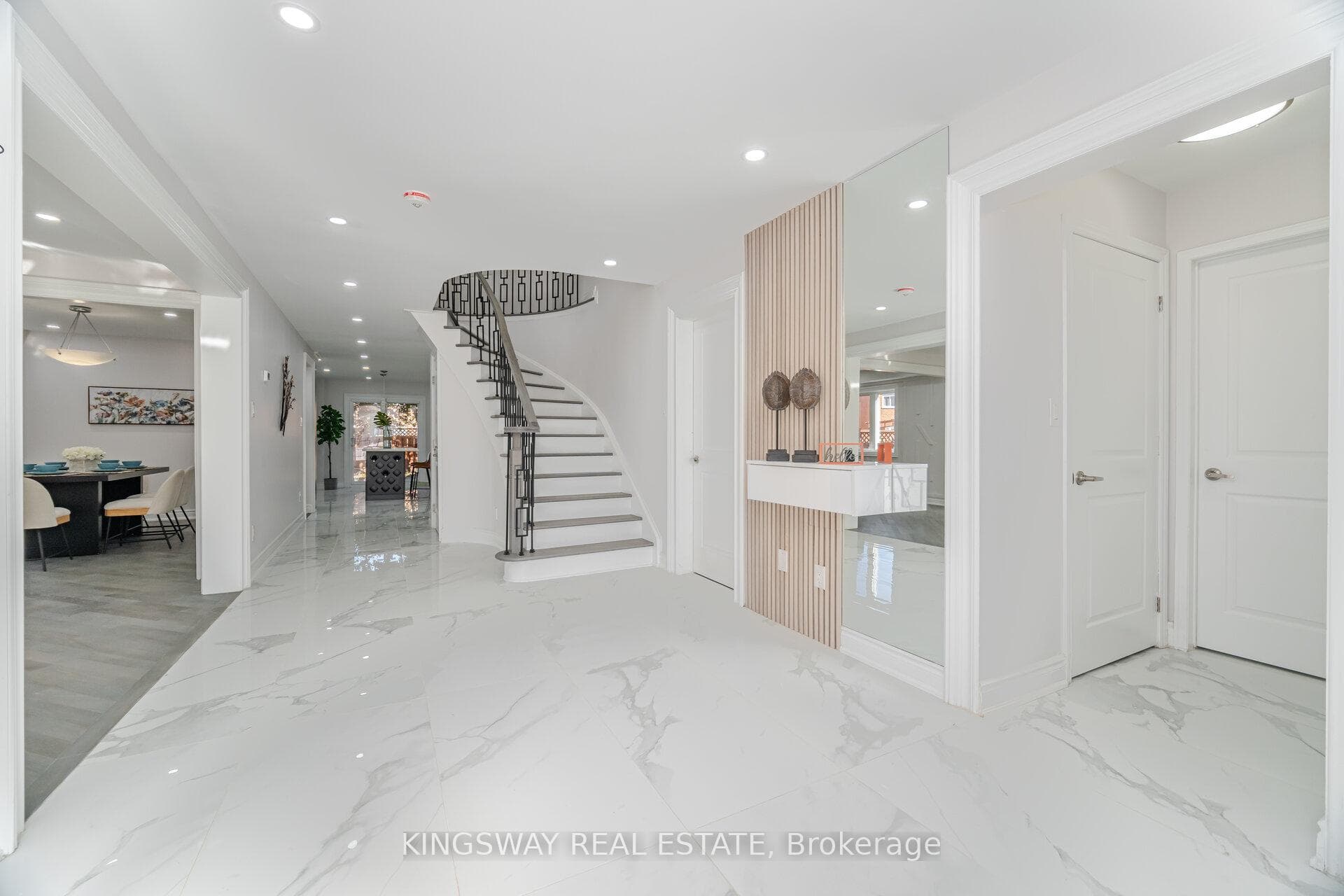 1008 Ceremonial Drive - Detached photo 7 of 48 in Mississauga, Ontario