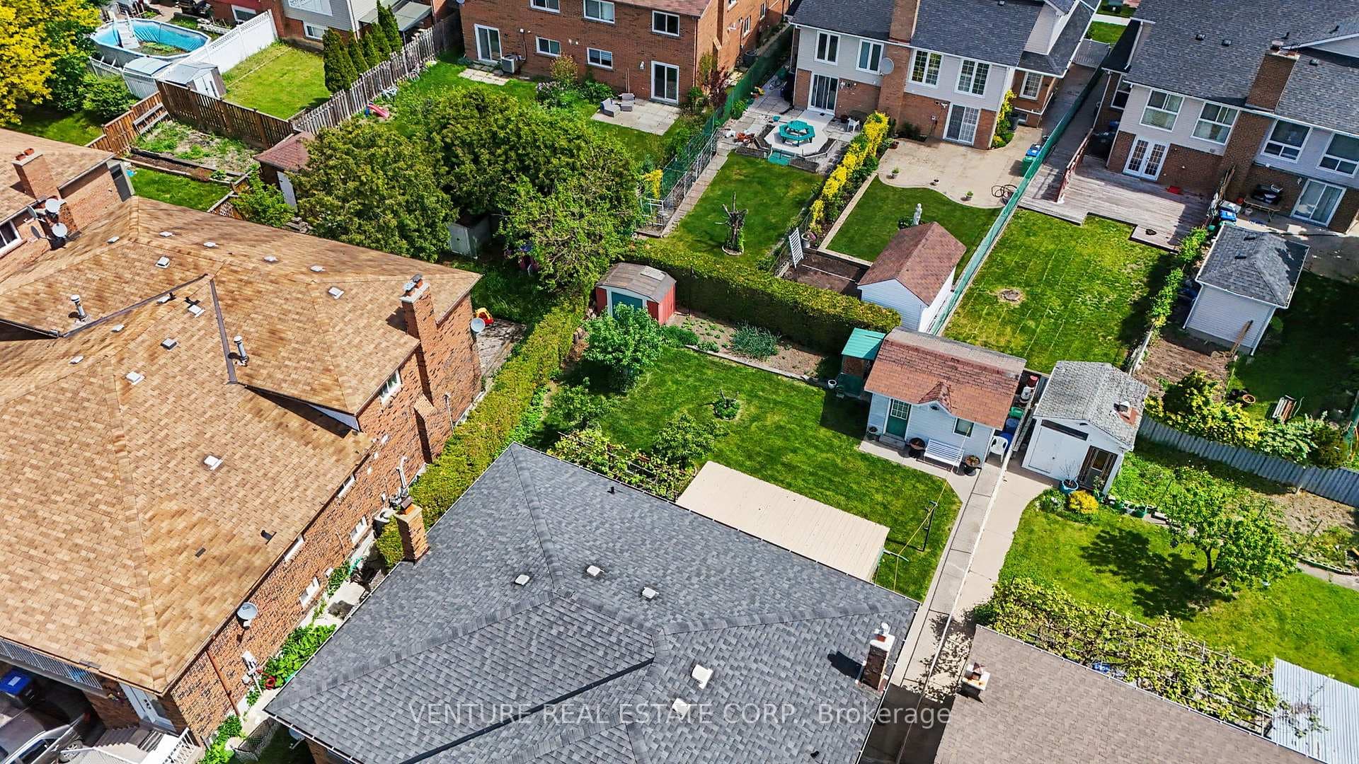 346 Centre Street - Detached photo 3 of 50 in Brampton, Ontario