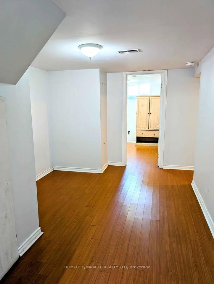 66 Fairglen Avenue - Semi-Detached photo 26 of 35 in Brampton, Ontario