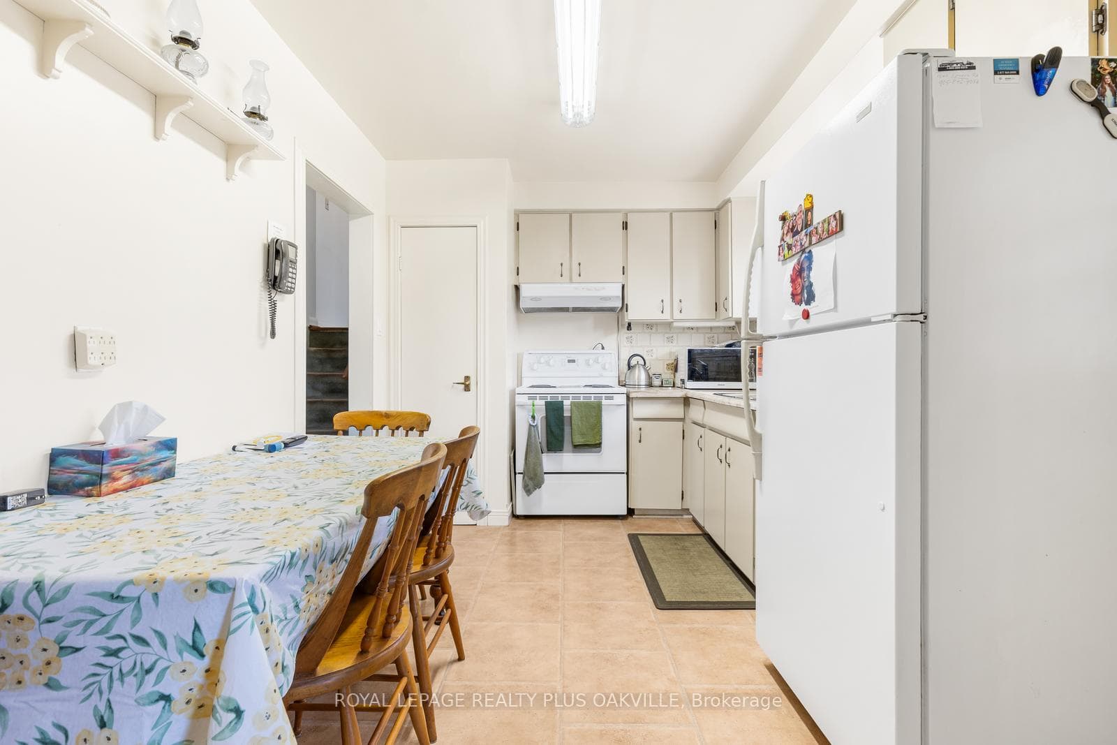 227 Sandwell Drive - Detached photo 8 of 44 in Oakville, Ontario