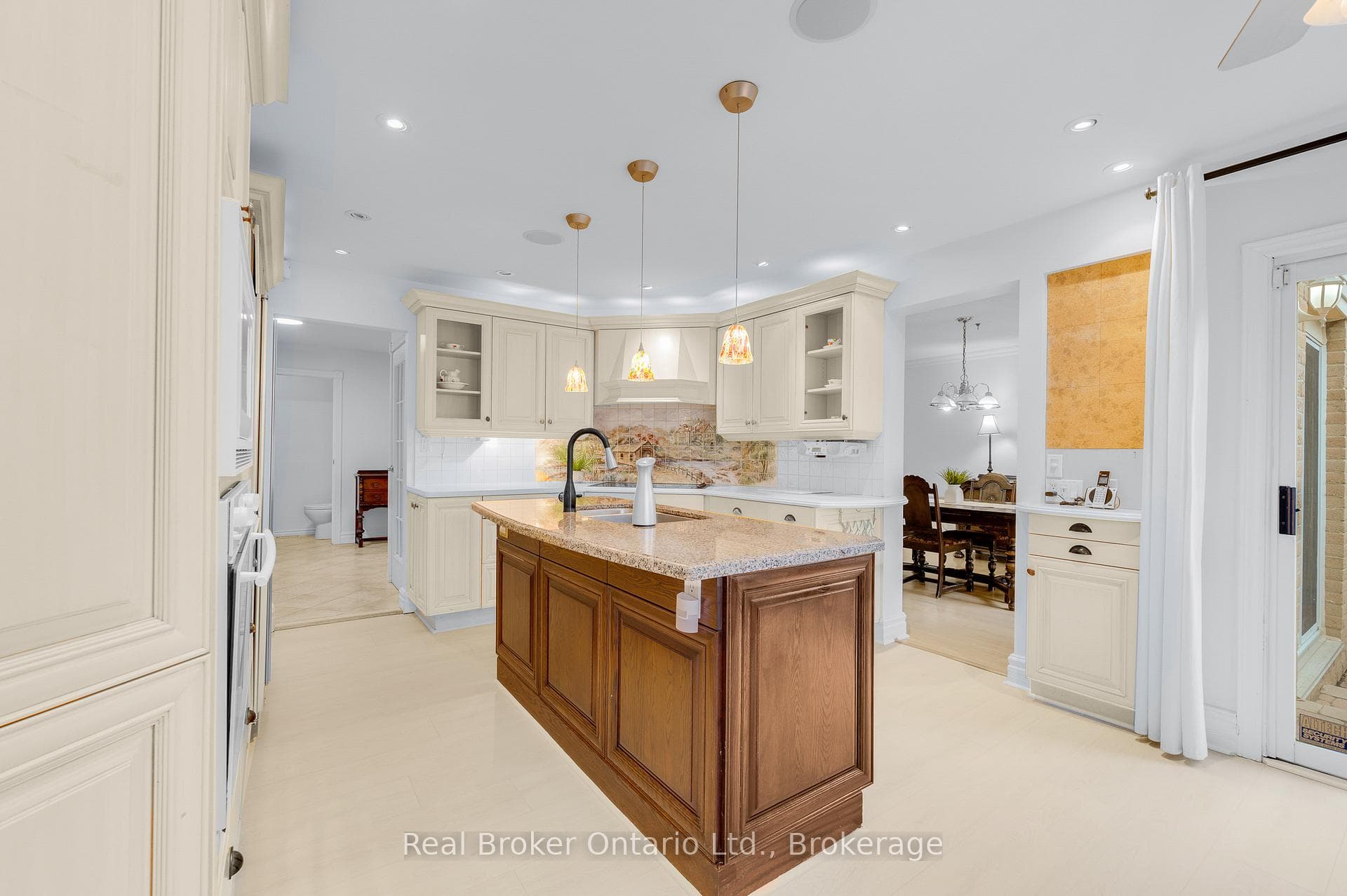 6366 Miller's Grove - Detached photo 13 of 46 in Mississauga, Ontario