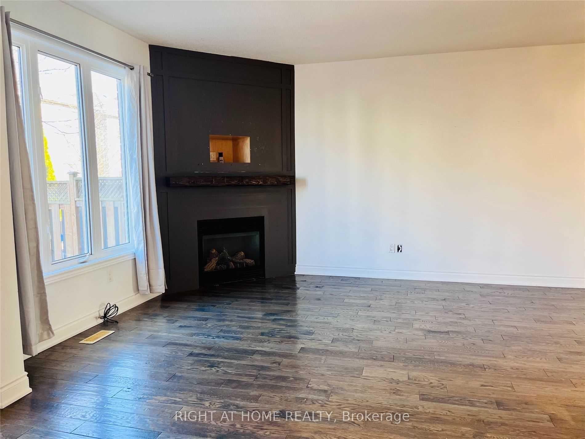 2471 Felhaber Crescent - Semi-Detached photo 11 of 23 in Oakville, Ontario