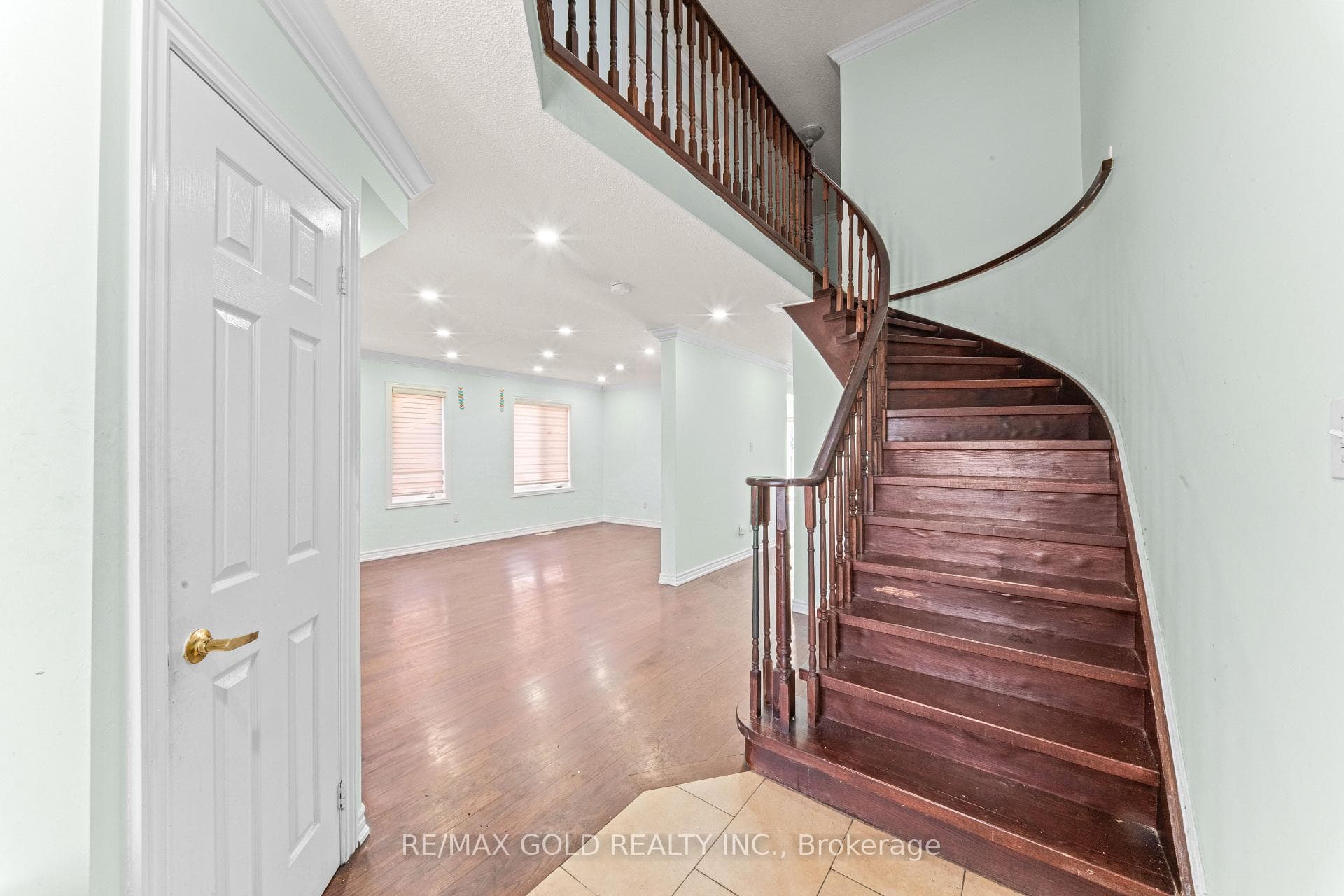 31 Ravenscliffe Court - Detached photo 5 of 32 in Brampton, Ontario