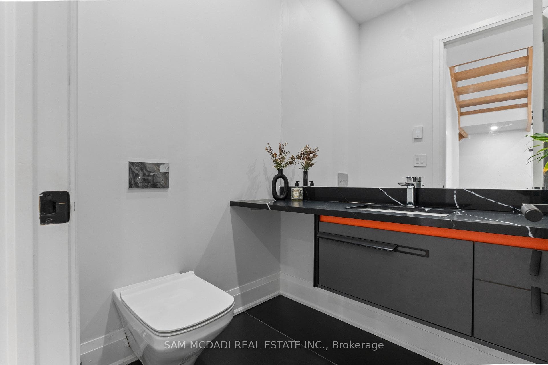 9 Earl Street - Detached photo 14 of 47 in Mississauga, Ontario