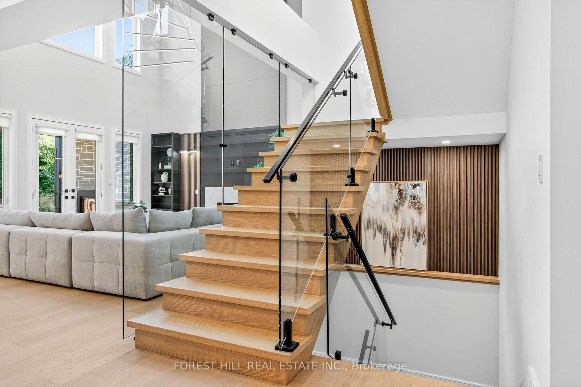 221 Morden Road - Detached photo 9 of 47 in Oakville, Ontario