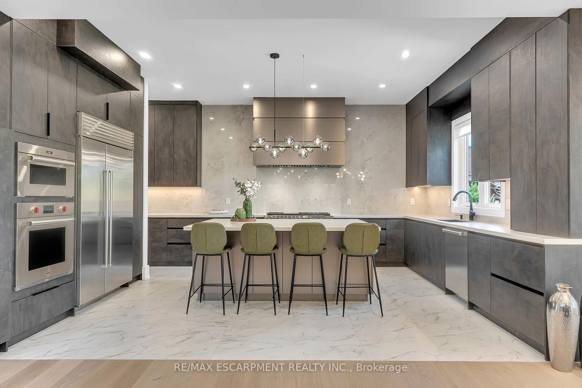 221 Morden Road - Detached photo 14 of 49 in Oakville, Ontario
