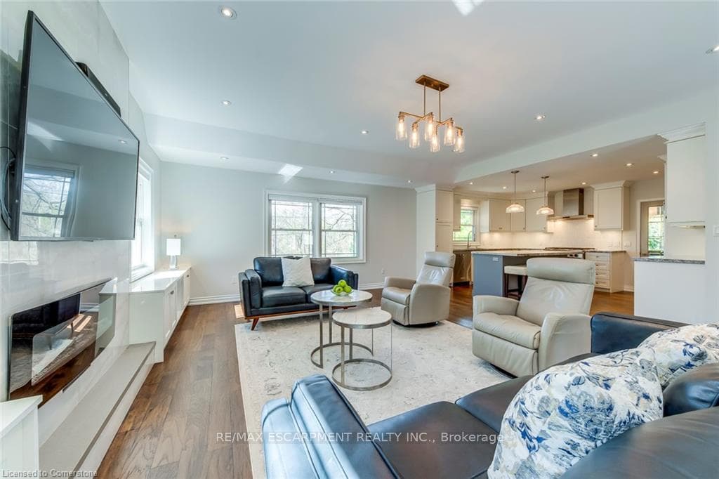 4306 Lakeshore Road - Detached photo 15 of 47 in Burlington, Ontario