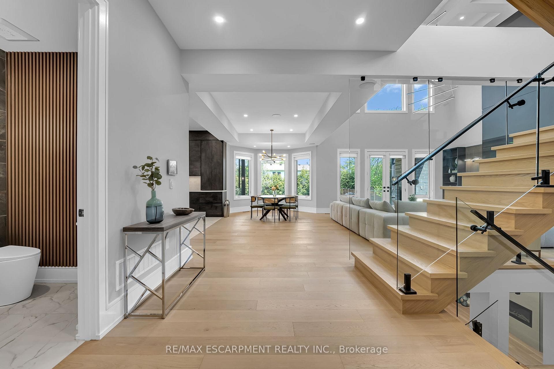 221 Morden Road - Detached photo 11 of 49 in Oakville, Ontario