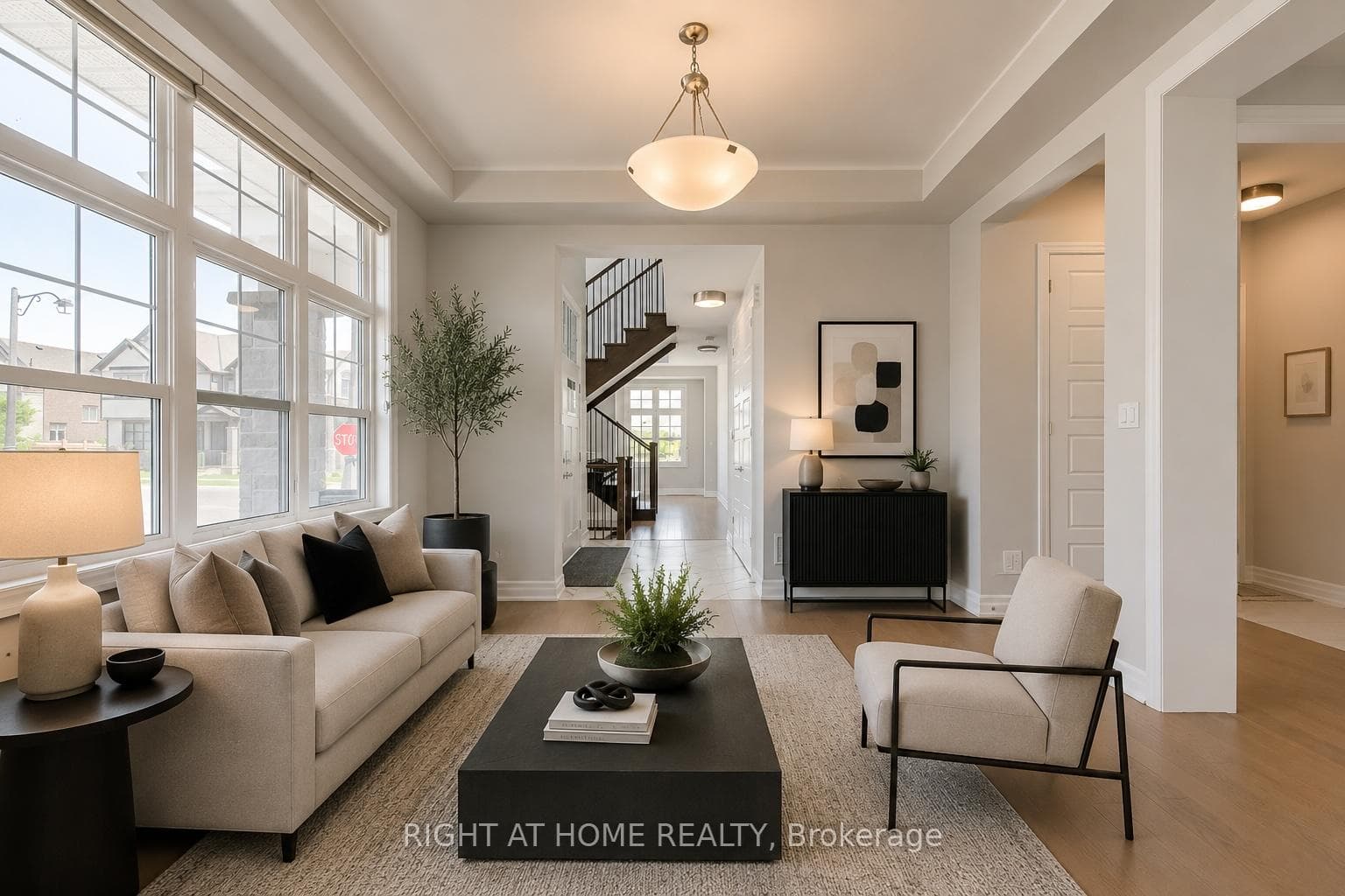1387 Aymond Crescent - Detached photo 5 of 26 in Oakville, Ontario